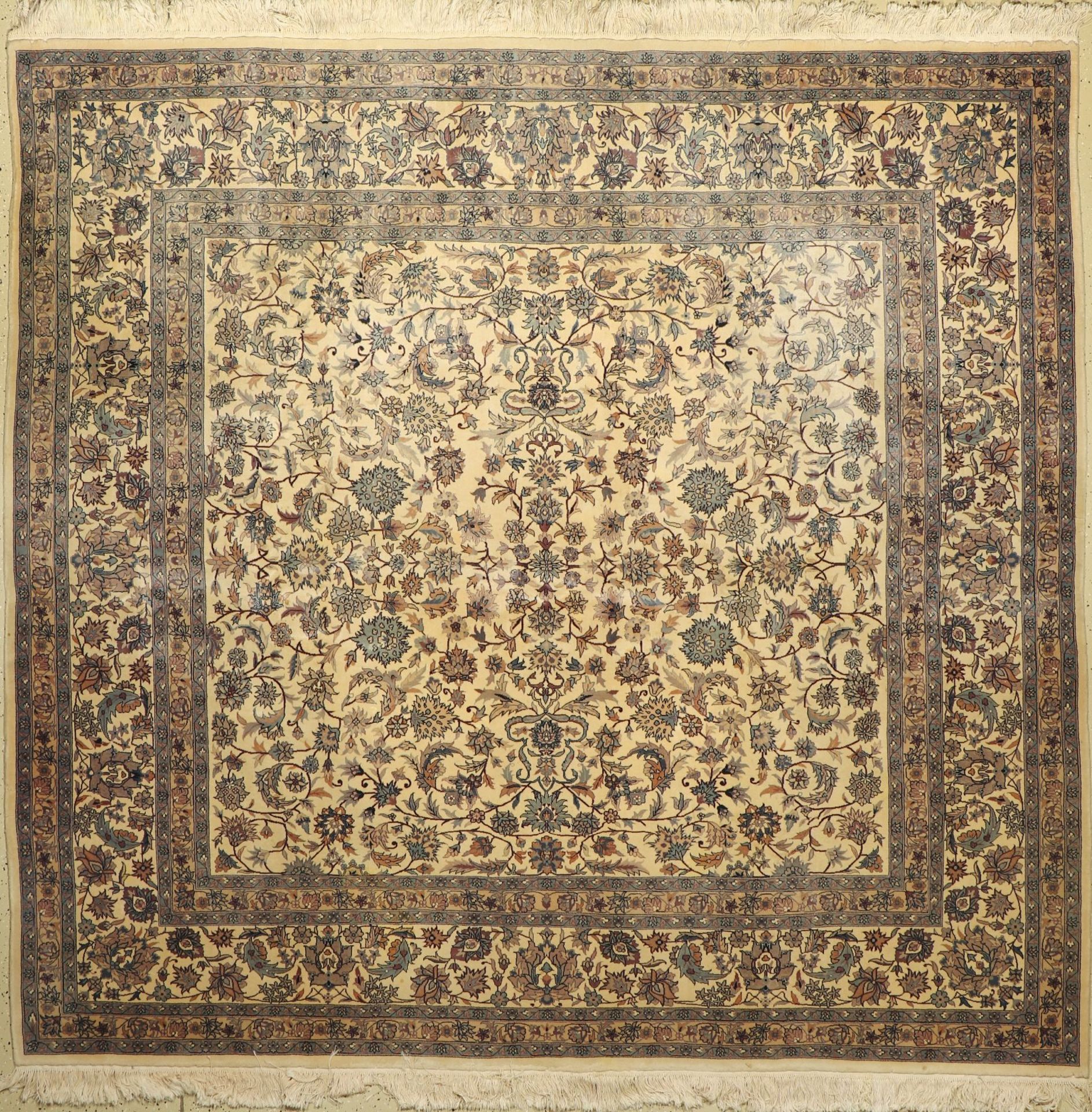 China, ca. 50 Jahre, Korkwolle, ca. 243 x 253 cm, EHZ: 3China Rug, approx. 50 years, wool/cotton,