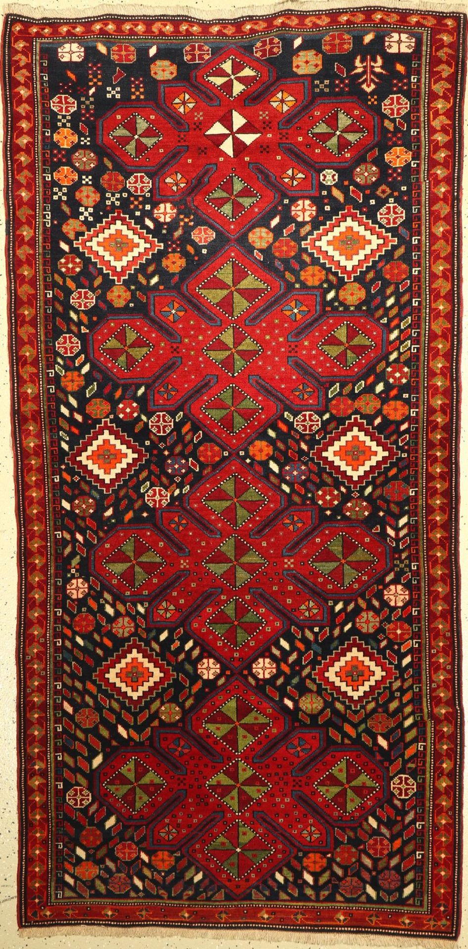 Karabagh, Kaukasus, um 1920, Wolle auf Wolle, ca. 231 x 112 cm, EHZ: 2-3Karabagh Rug, Caucasus,