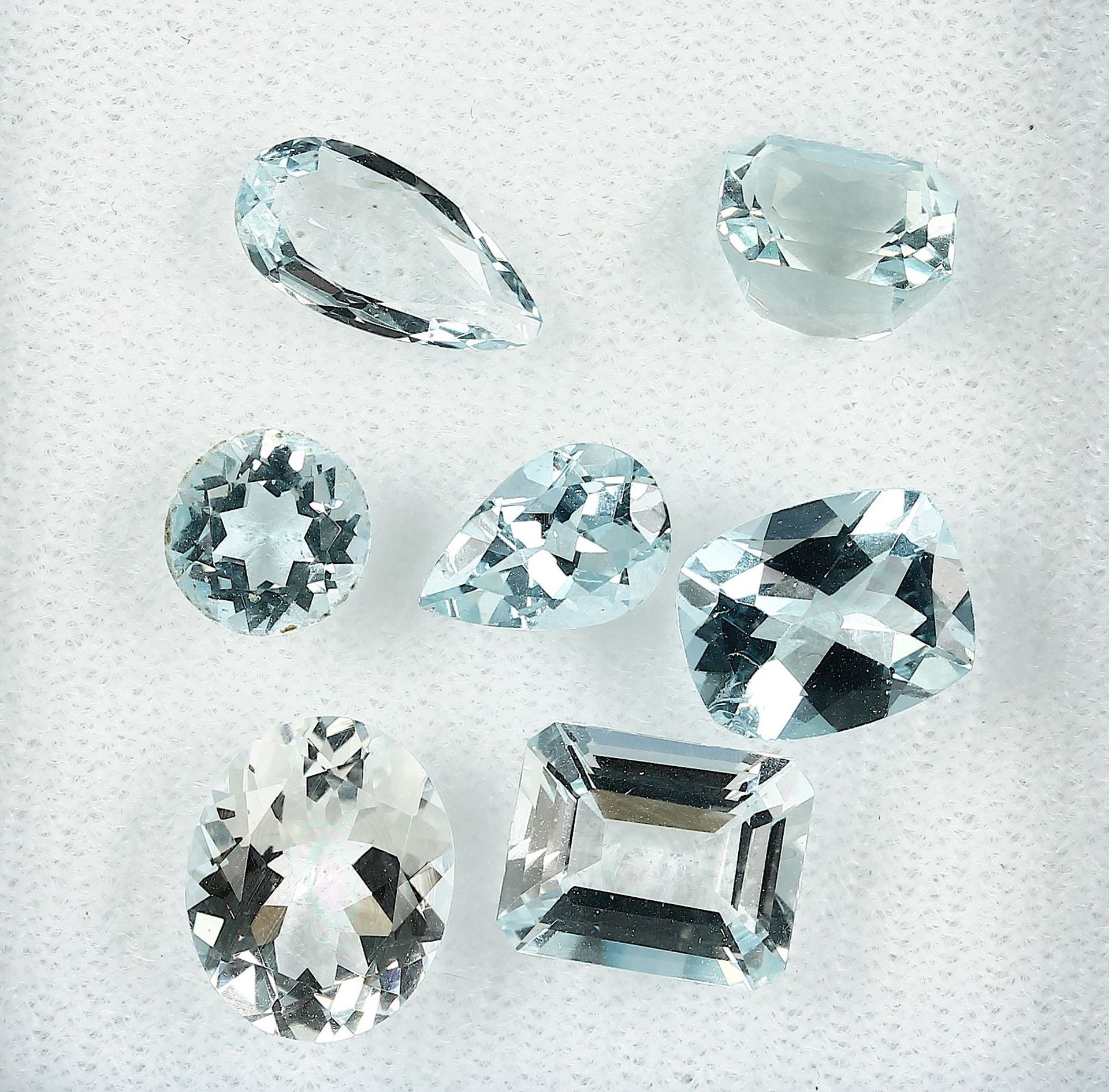 Lot lose Aquamarine zus. ca. 13 ct, best. aus: 2 x achteckig facett., 1 x Kissenschliff, 1 x oval