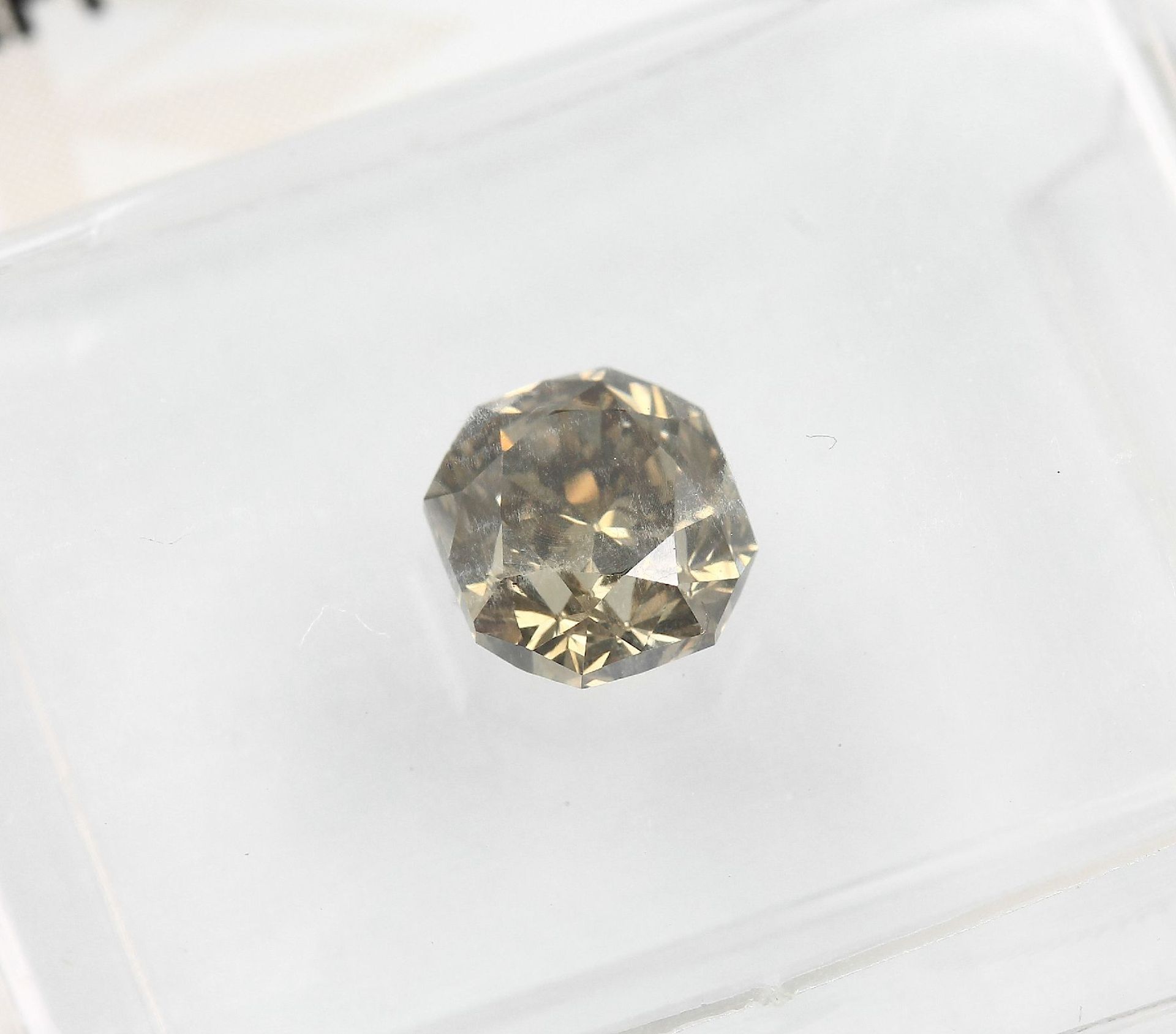 Loser Diamant, 0.71 ct Natural Fancy Dark Yellowish Brown/si1, 5.17 x 4.82 x 3.52 mm, oktagonal - Bild 3 aus 4