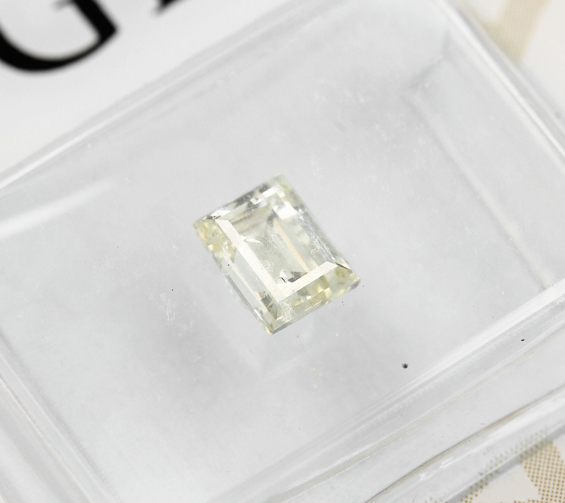 Loser Diamant, 0.73 ct get. (Y-Z), rechteckig facett., 5.51 x 4.06 x 3.43 mm, verschweißt, mit GIA- - Bild 2 aus 4