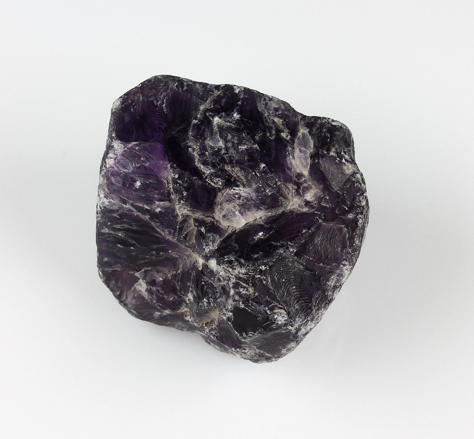 Loser Amethyst, ca. 360.5 ct, z.T. naturbelassen bzw. pol. Schätzpreis: 220, - EURLoose amethyst,