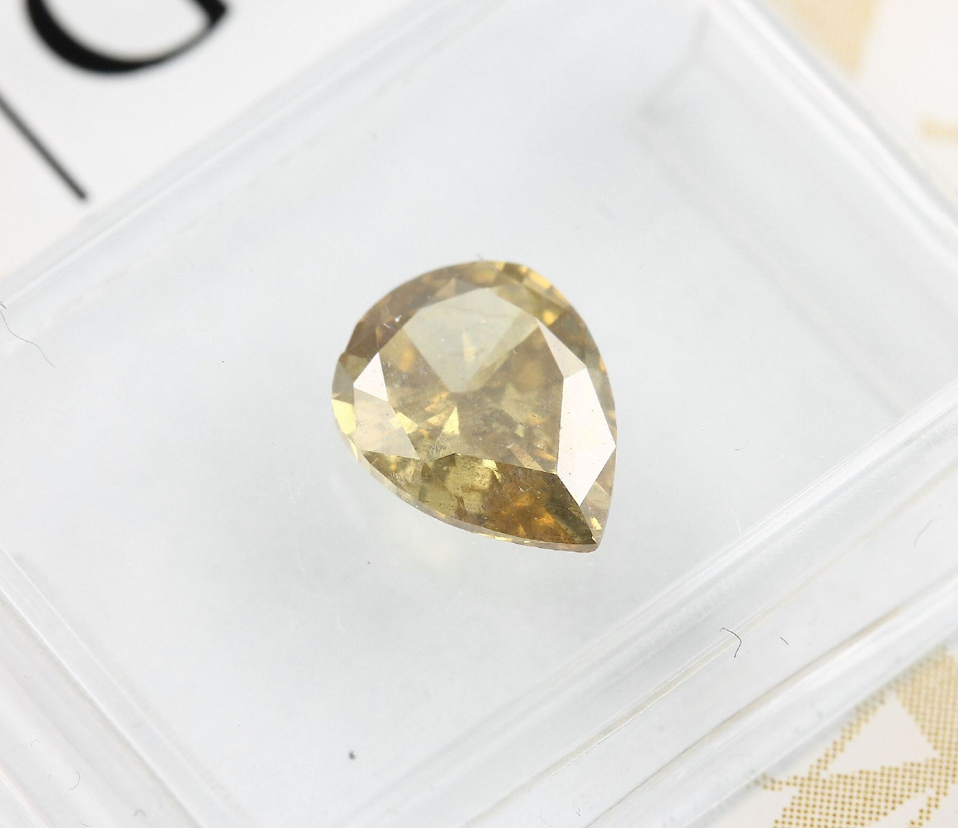 Loser Diamant, 0.92 ct Natural Fancy Deep Brownish Yellow, tropfenf. facett., 8.11 x 6.19 x 2.84 mm, - Bild 2 aus 4