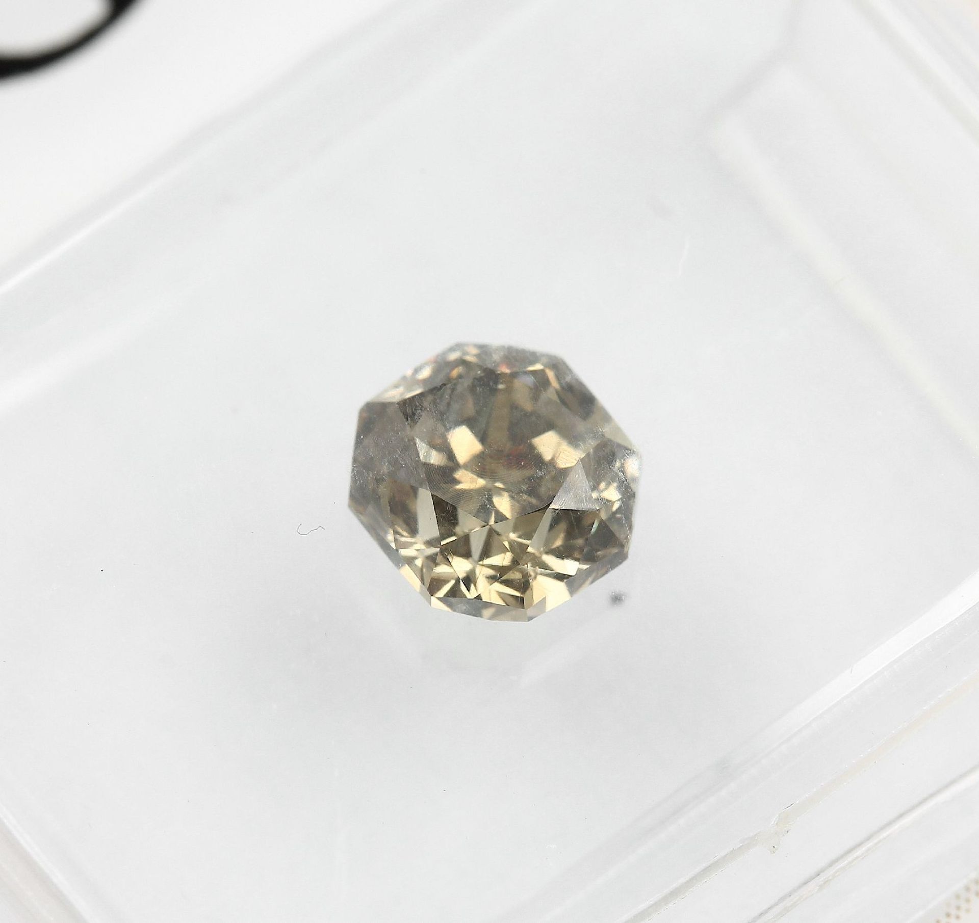 Loser Diamant, 0.71 ct Natural Fancy Dark Yellowish Brown/si1, 5.17 x 4.82 x 3.52 mm, oktagonal - Bild 2 aus 4