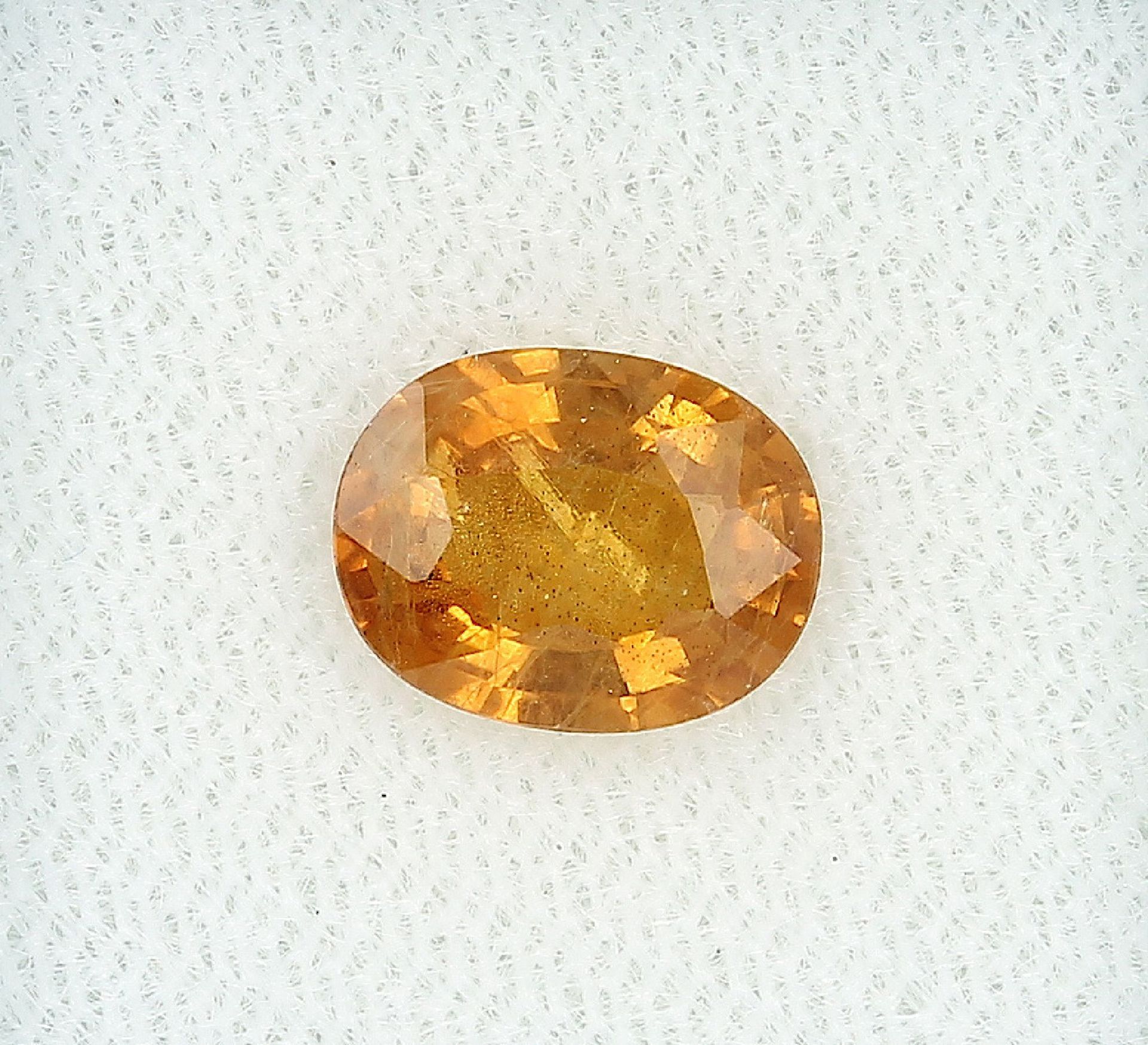 Loser Saphir, 2.53 ct , oval facett., orangeyellow, hitzebeh., mit PGTL-Expertise Schätzpreis: