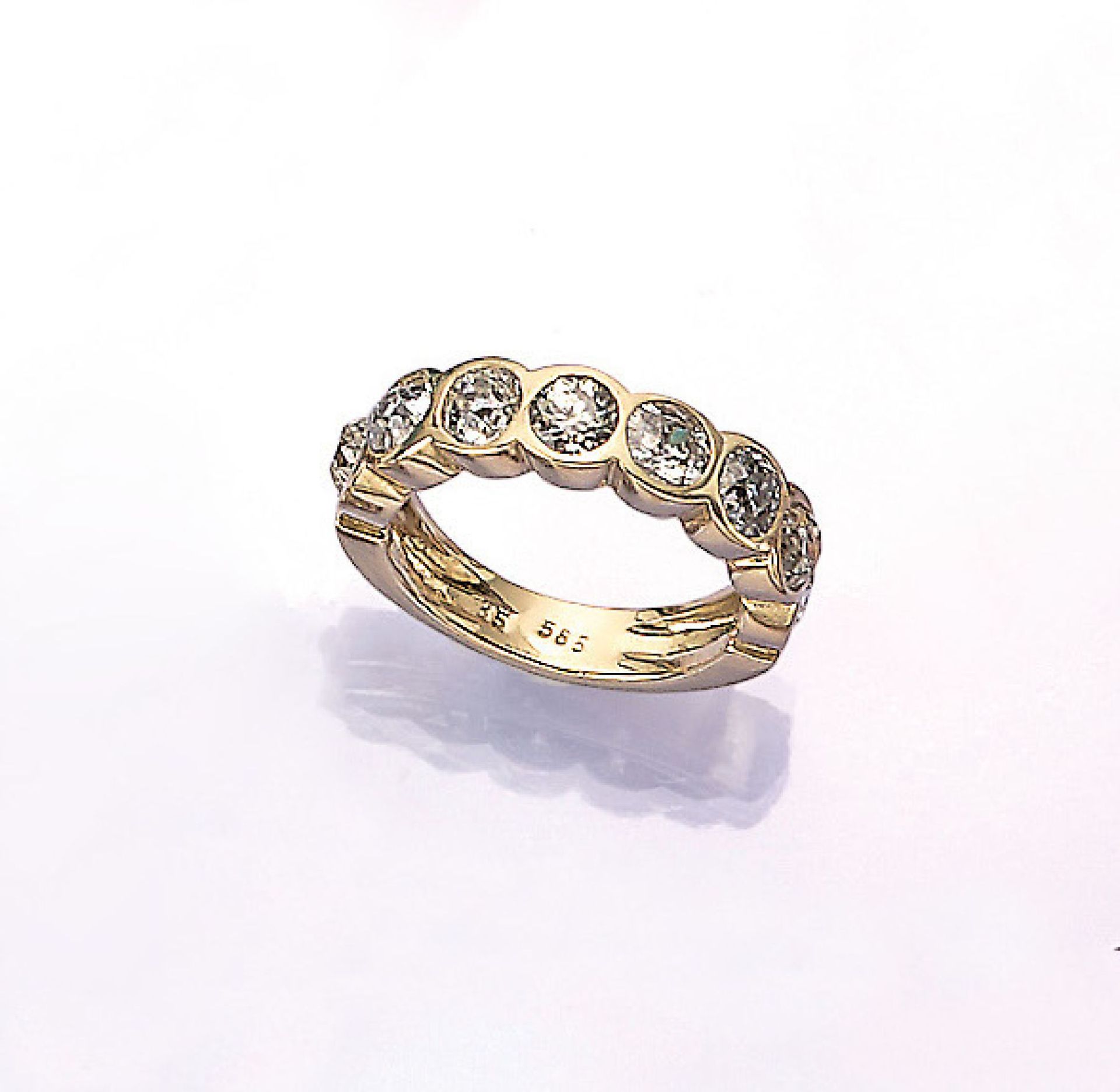 14 kt Gold Ring mit Diamanten, GG 585/000, 8 Altschliff-Diamanten zus. ca. 2.50 ct Weiß- l.get.