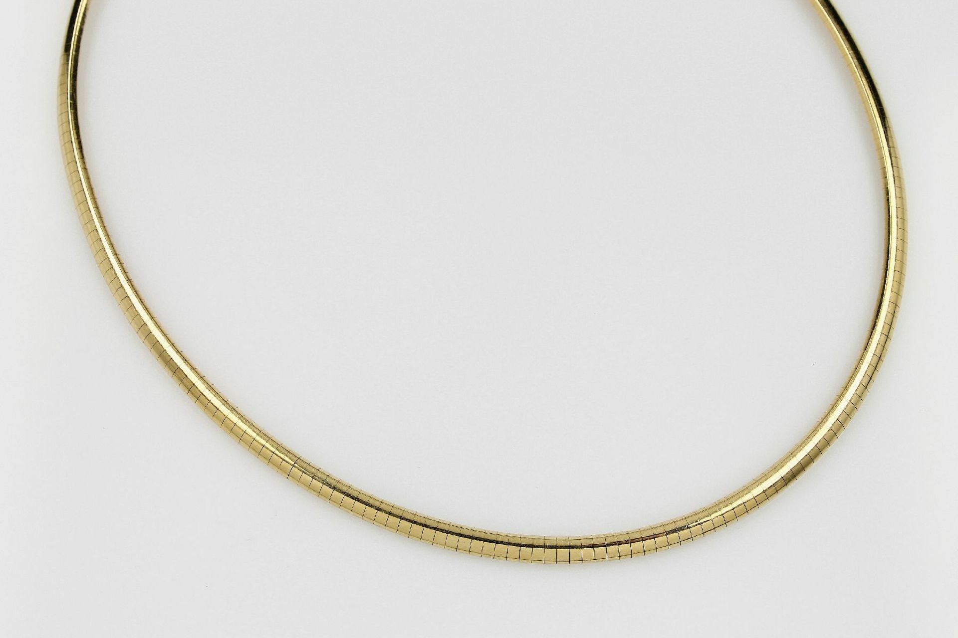 18 kt Gold Omegareif GG 750/000, D. ca. 12.5 cm, ca. 33.3 g18 kt gold necklace, YG 750/000 , diam.