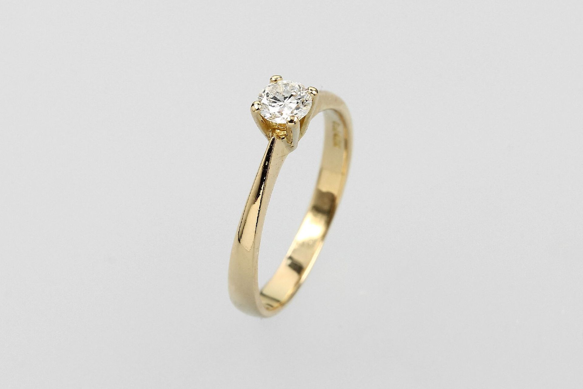 18 kt Gold Ring mit Brillant, GG 750/000, Brillant ca. 0.35 ct feines Weiß/si, RW 56, Meistermarke