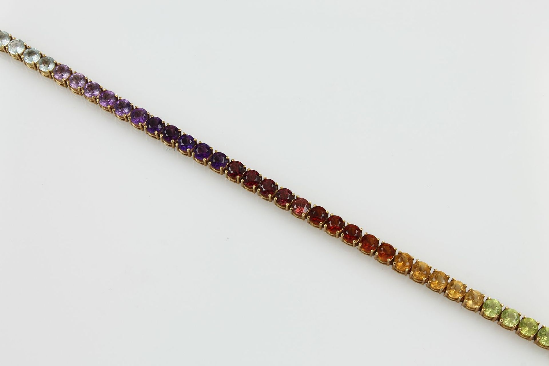 18 kt Gold Regenbogenarmband mit Farbsteinen, GG 750/000, rundfacett. Amethyste, Peridots,