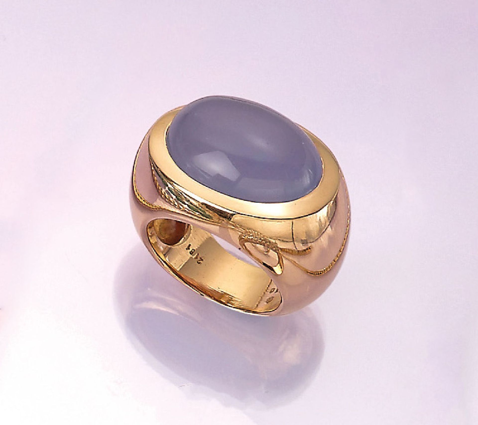 Massiver 18 kt Gold Bandring mit Calzedon, Rose-G 750/000, ovaler Calzedon Cabochon, Meistermarke