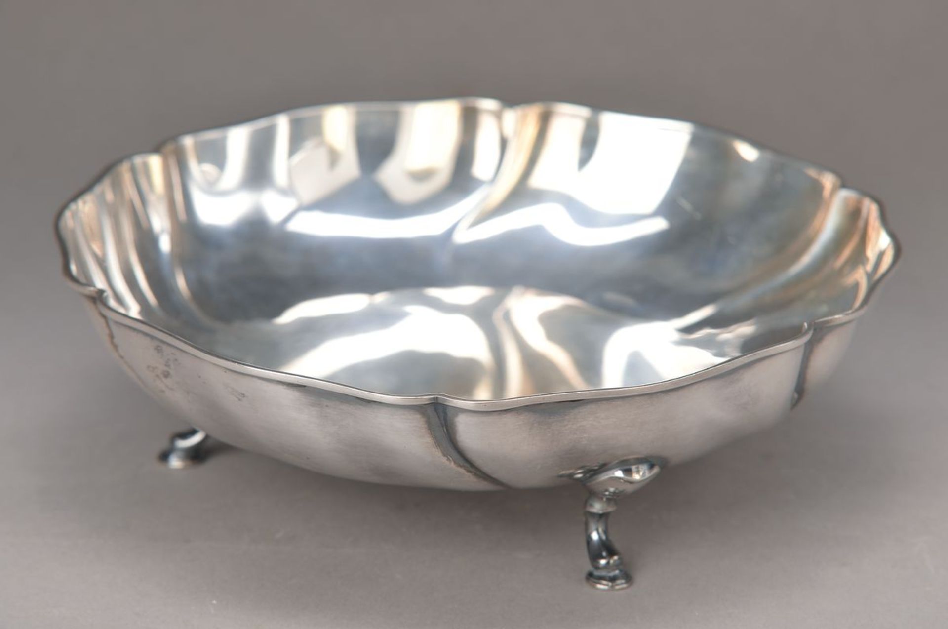 Fußschale, Wilhelm Binder, 1930er Jahre, 835er Silber, H.ca. 6.5cm, ca. 320 g, leicht gedrehte und