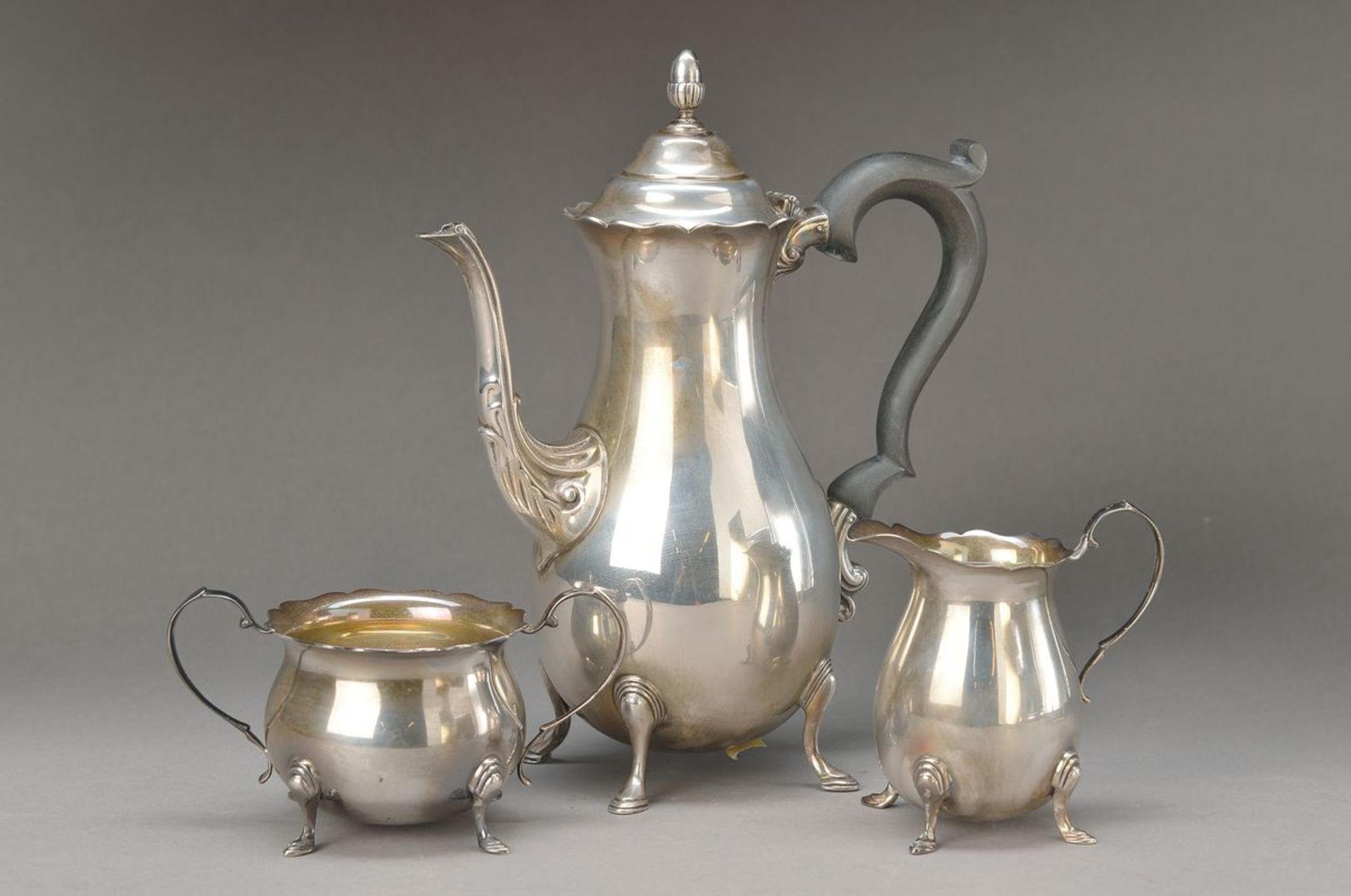 Teeset, USA, 20. Jh., Sterlingsilber: Teekanne, H.ca. 23.5cm, Sahnegießer, H.ca. 9.5cm,