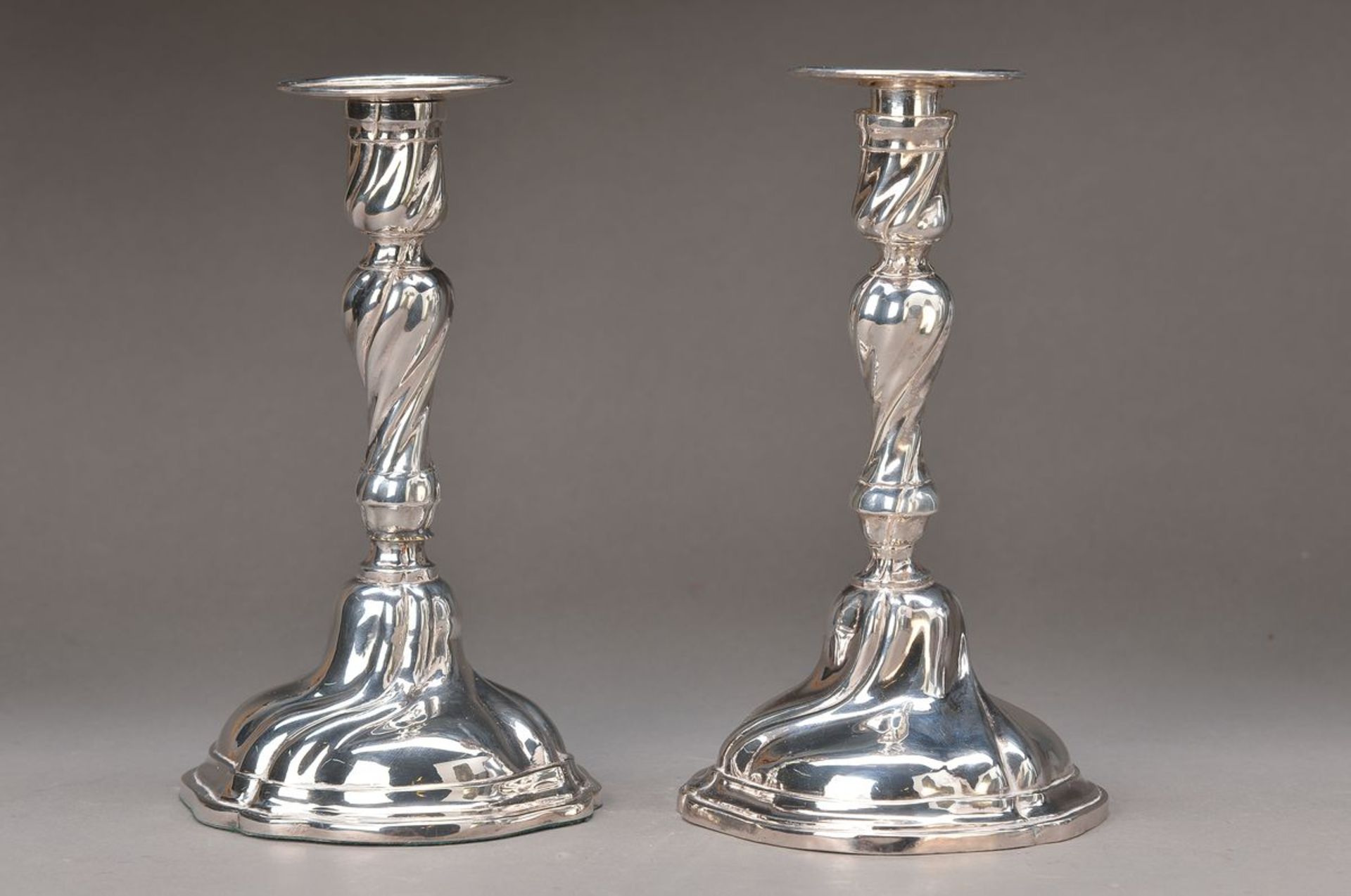 Paar Kerzenleuchter, Ostpreussen, Königsberg, um 1820-30, 84er Silber, Barockstil, schwer gefüllt,