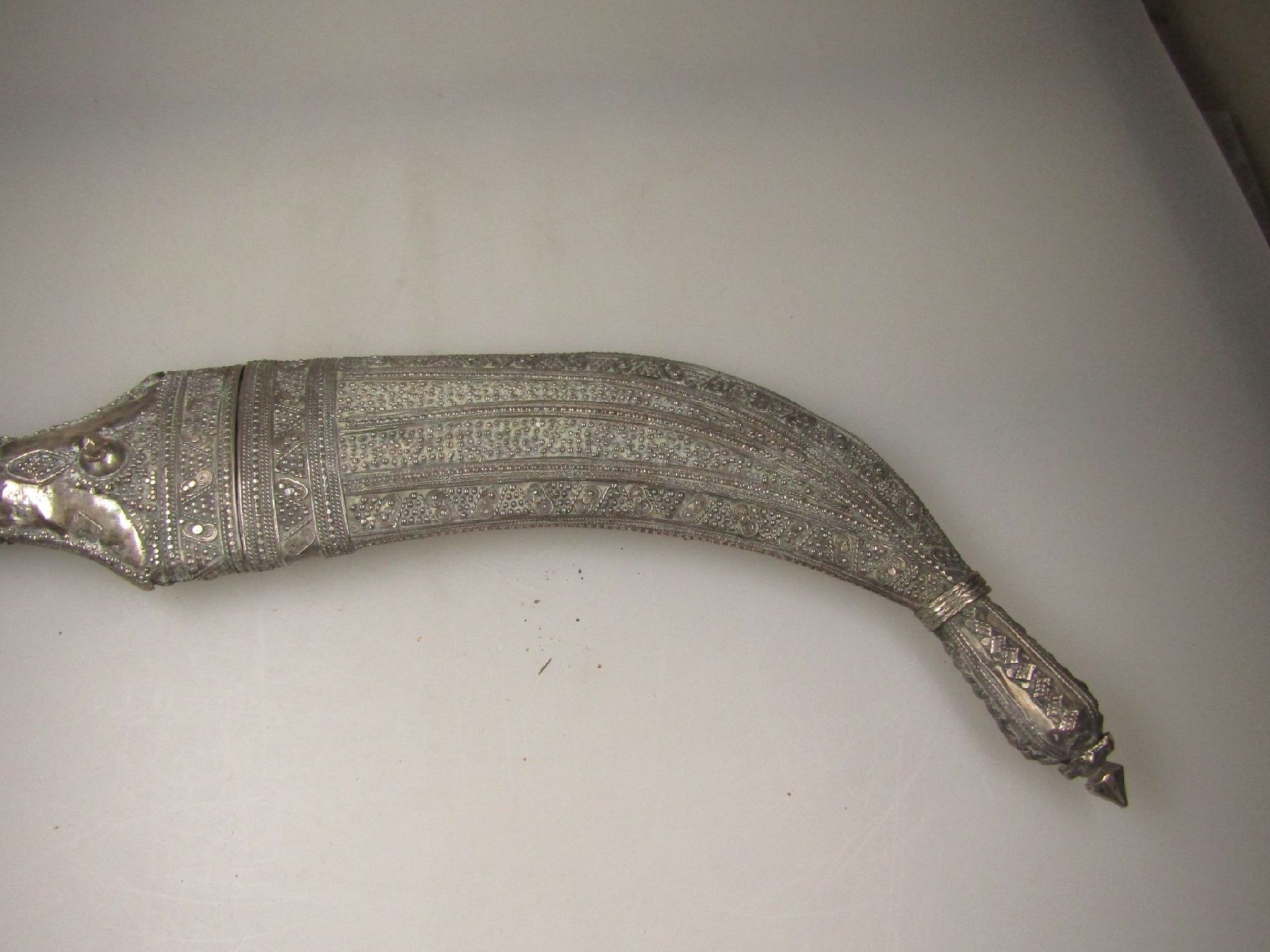 Jambiya, Saudi-Arabien, 1. Hälfte 20. Jh., Griff und Scheide Silber in Filigran- und Granulat- - Bild 3 aus 7