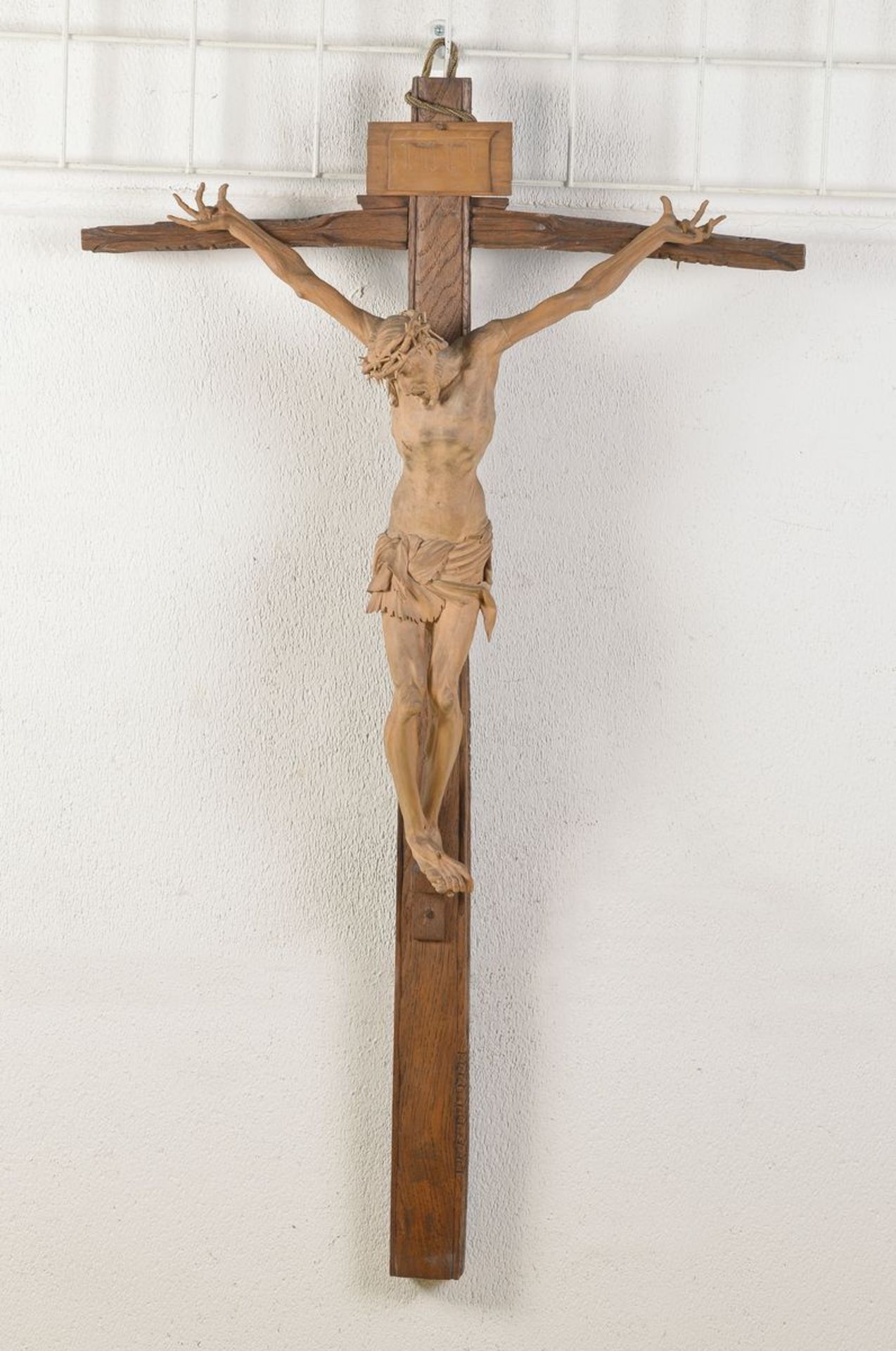 Kruzifix, deutsch, um 1900/10, Korpus Linde/ Kreuz Eiche, Darstellung Christi in expressiver Manier,