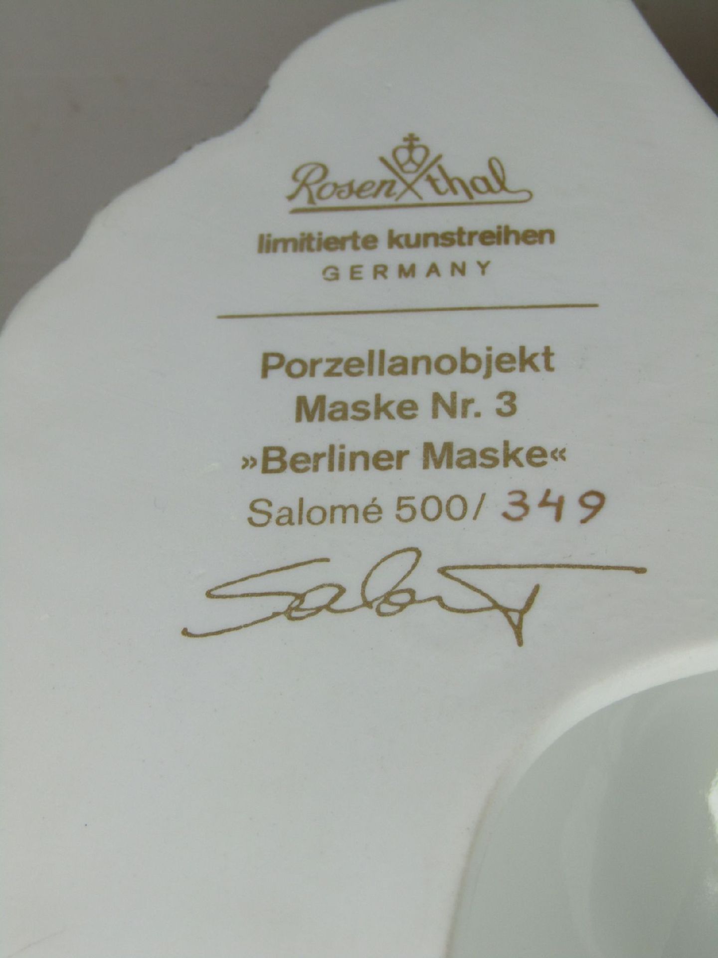 Porzellanobjekt Rosenthal "Berliner Maske" von Salomé, limitierte Kunstreihen, signiert und num. - Bild 5 aus 5