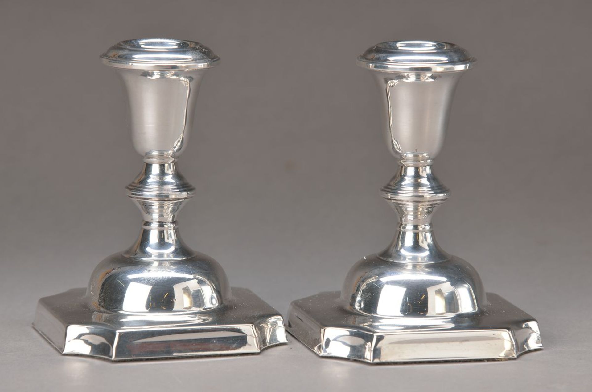 Paar Kerzenleuchter, USA, um 1950, 925er Sterling Silber, gefüllt, H. je ca. 12cmA pair of