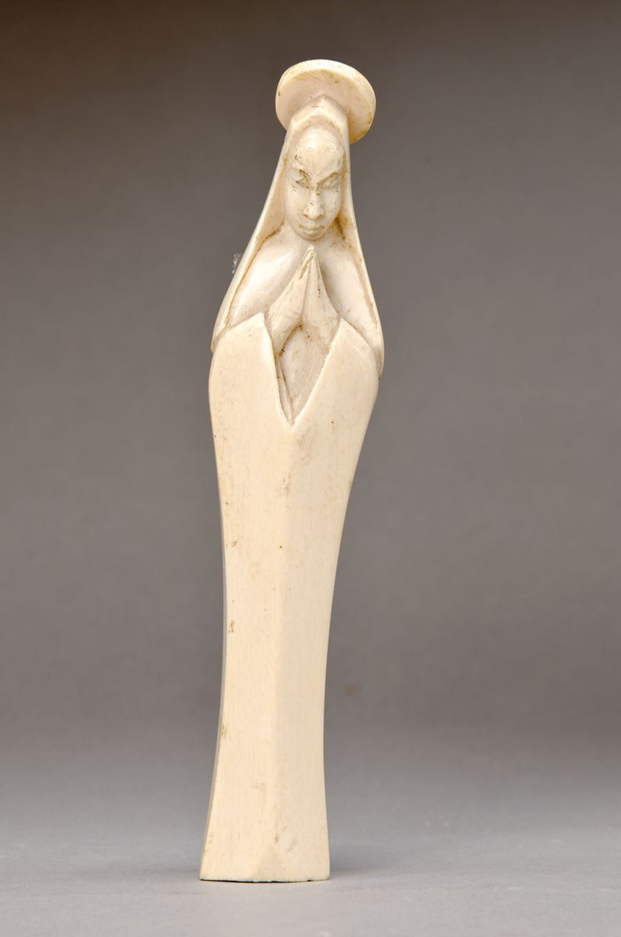 Madonna, Ghana, 1920er/30er Jahre, Elfenbein geschnitzt, schlichte elegante Form, H. ca. 23cm,