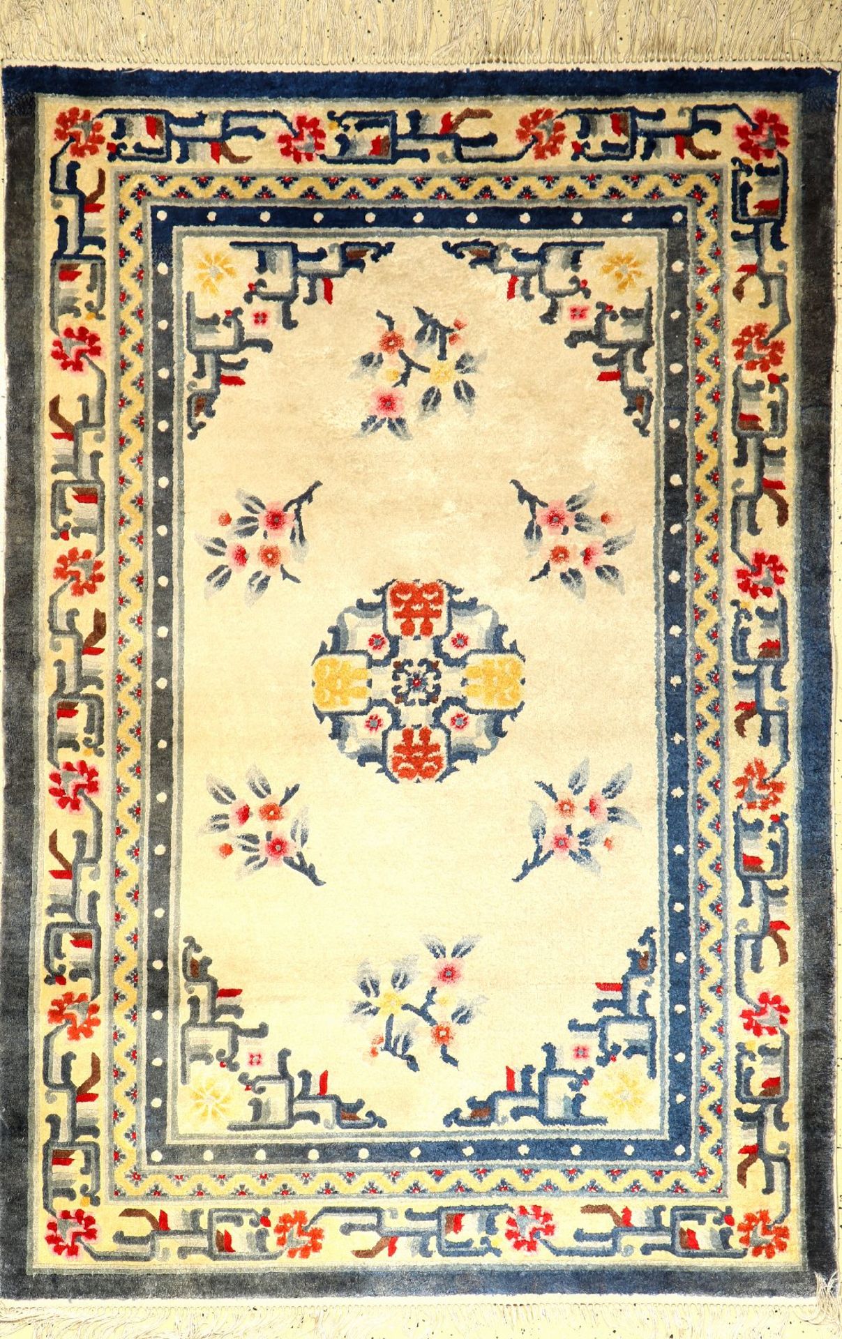 Seiden China alt, China, ca. 40 Jahre, reine Naturseide, ca. 188 x 127 cm, EHZ: 2-3Silk China rug