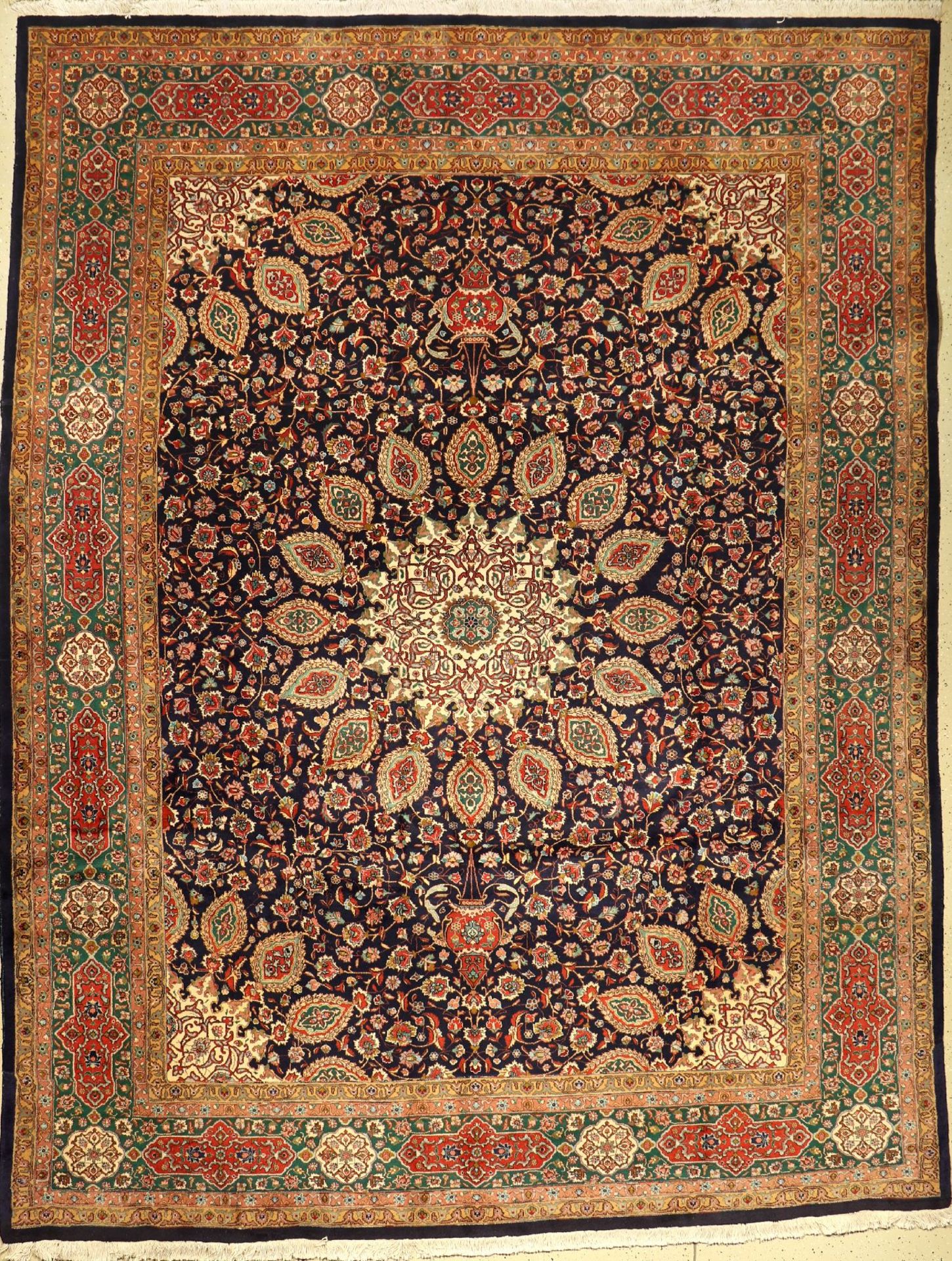 Täbriz alt (Sheik Safi), Persien, ca. 60 Jahre, Korkwolle, ca. 383 x 294 cm, EHZ: 2-3Tabriz carpet