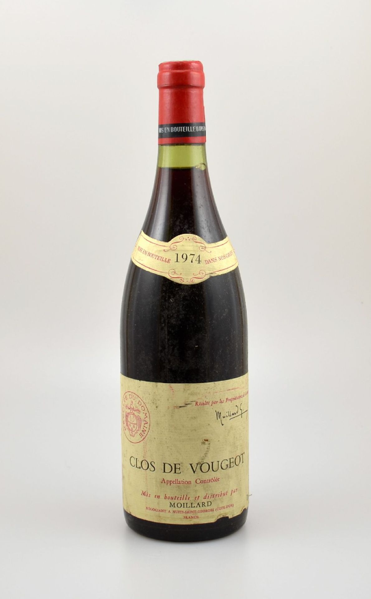3 Flaschen Clos de Vougeot, Nuits-Saint-Geores, Jahrgänge: 2x 1974, 1x 1975, ca. 73 cl, Abstände