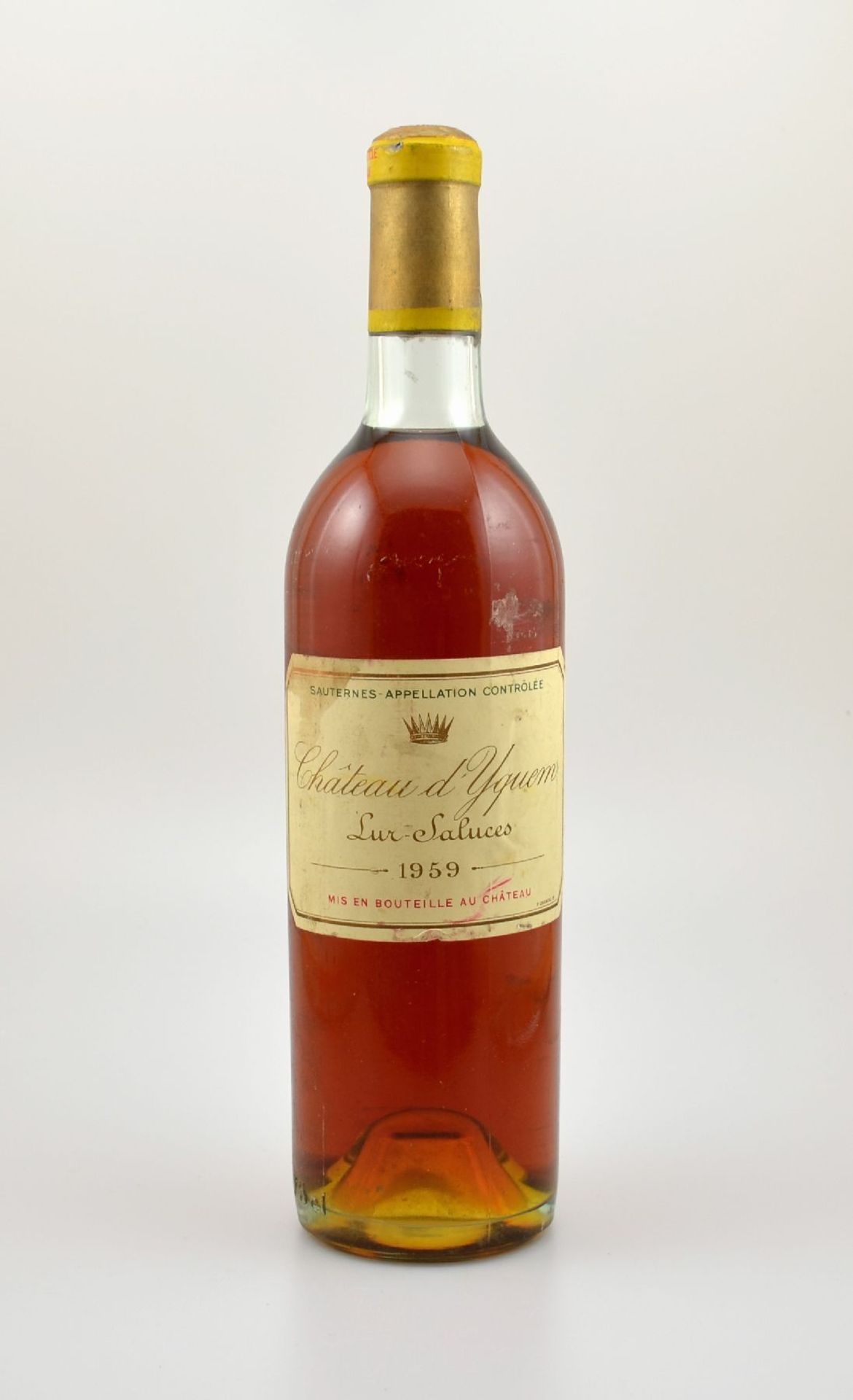 1 Flasche 1959 Chateau d'Yquem, Sauternes, Füllstand: ca. top shoulder, Etikett beschmutzt,