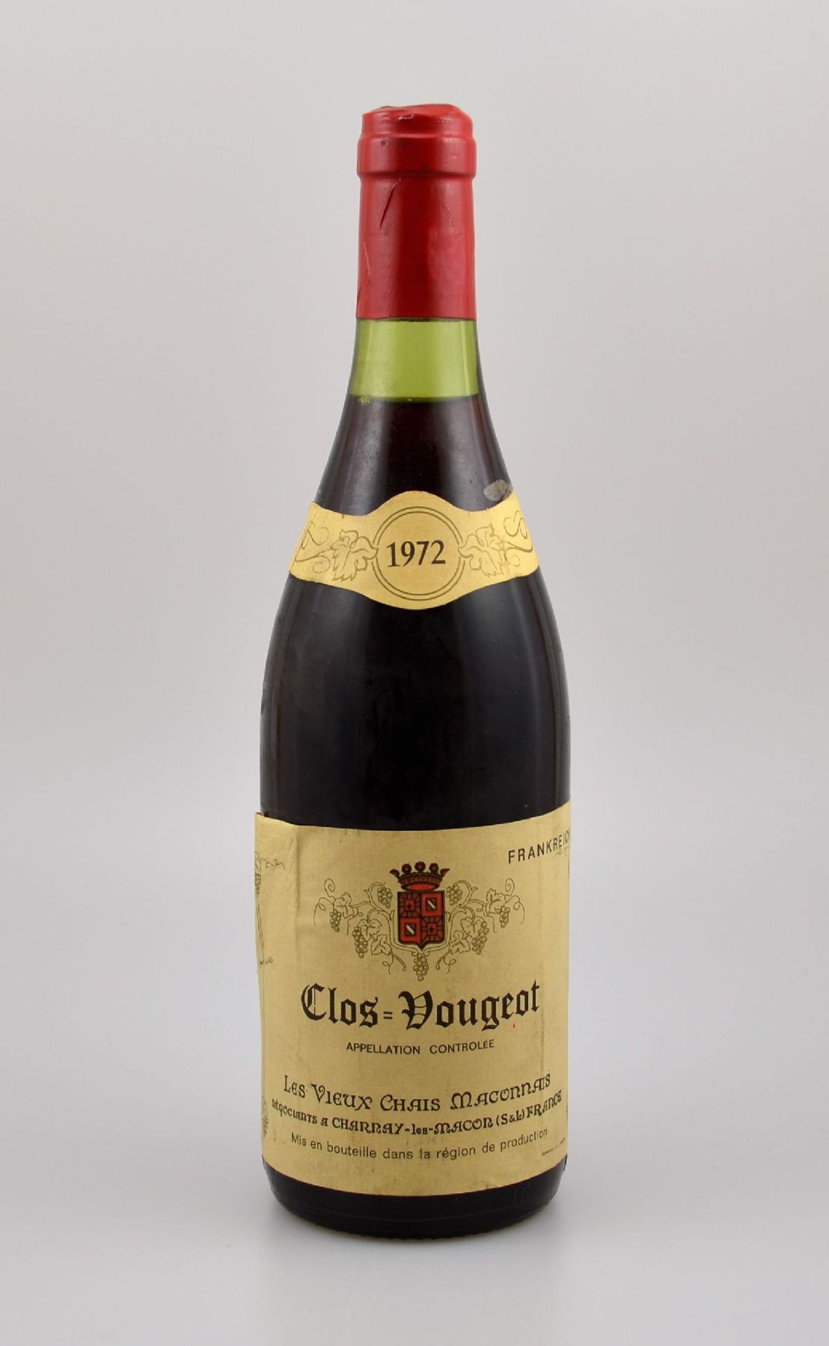 1 Flasche 1972 Cloas Vougeot, Les Vieux Chais Maconnais, Abstand zwischen Kapsel und Wein: ca. 2 cm,