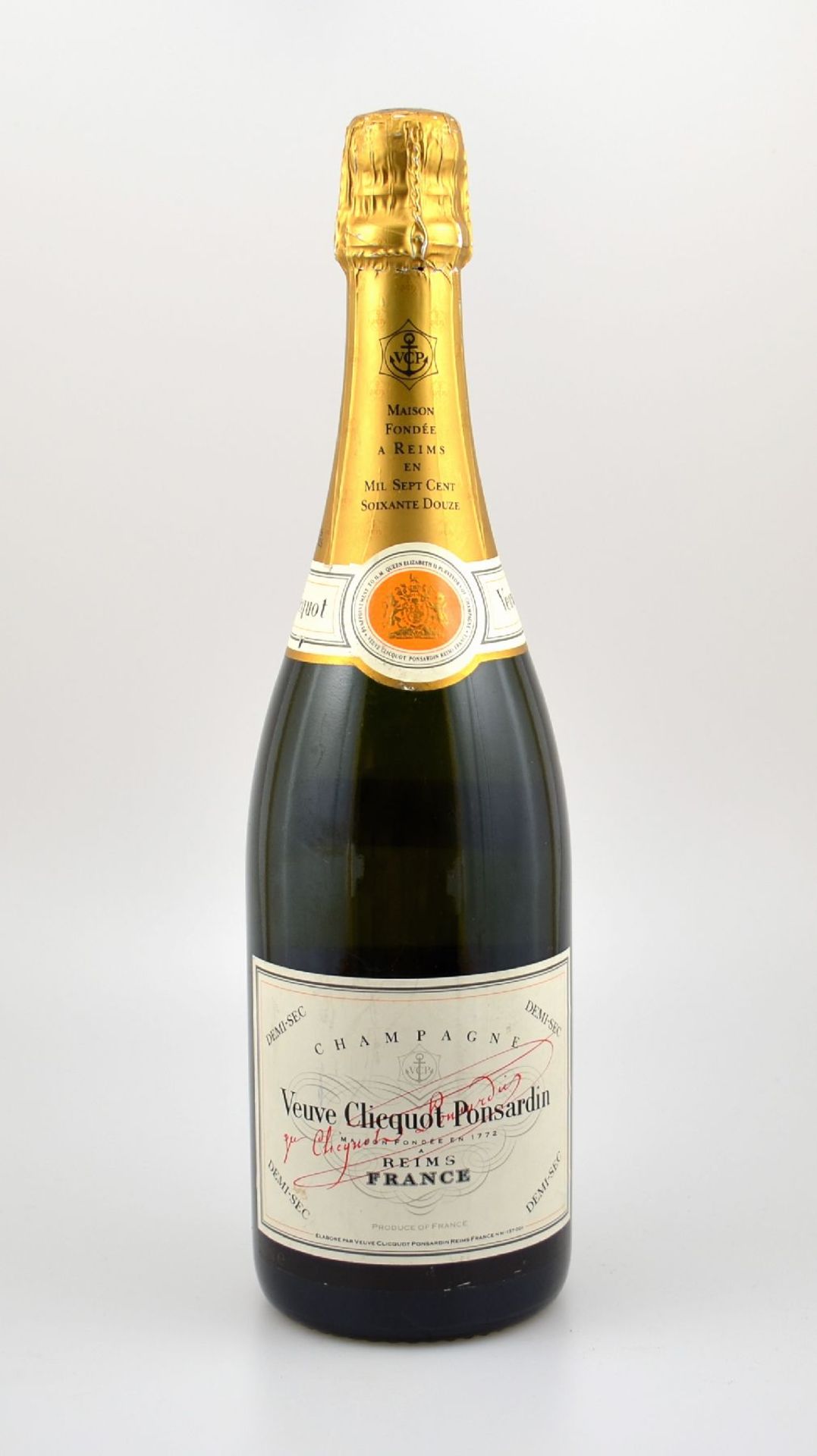 3 Flaschen Veuve Clicquot Ponsardin Champagner, Demi-Sec, Reims, je ca. 75 cl, 12 % Vol., Abstand