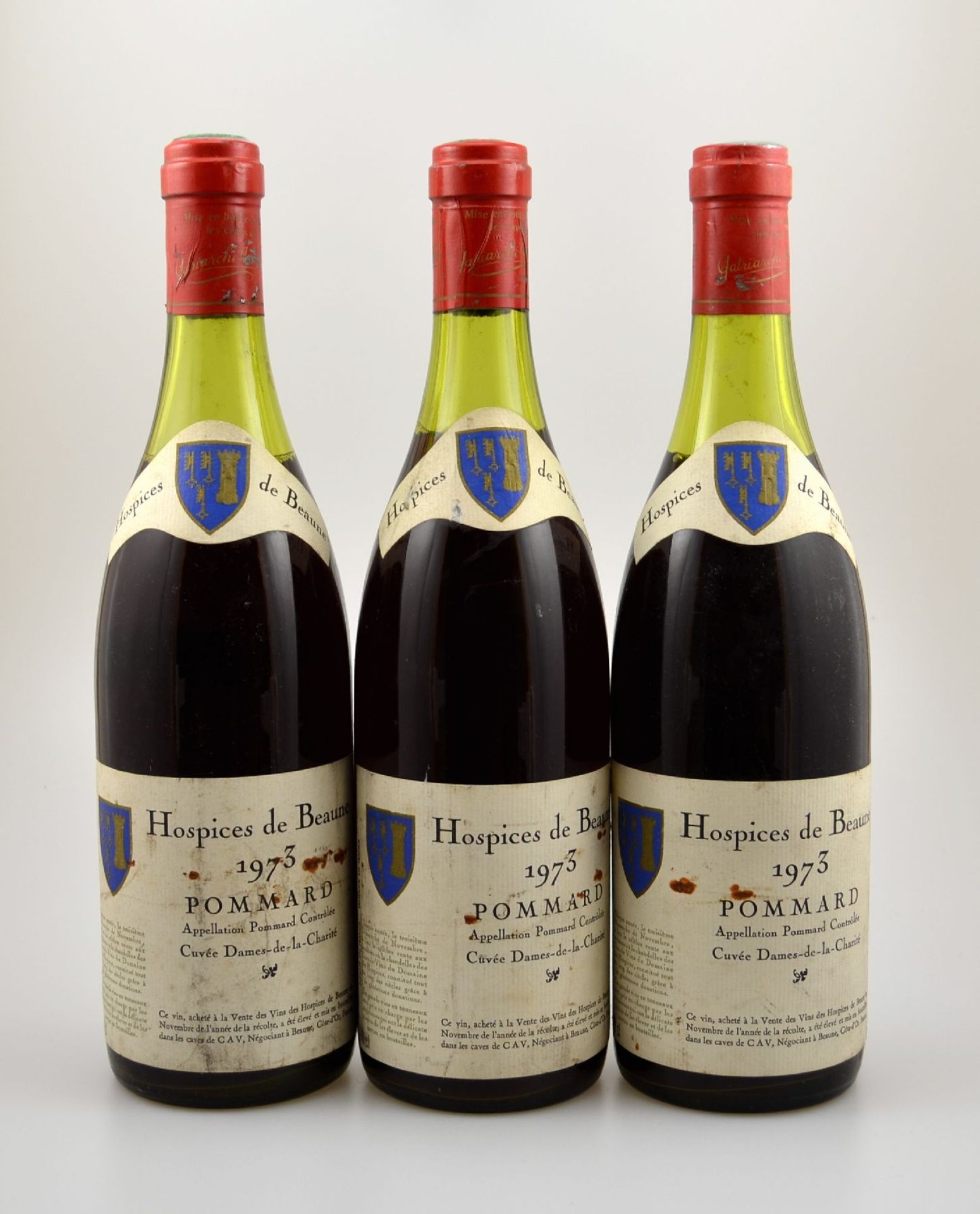 3 Flasche 1973 Hospices de Beaune, Pommard, Abstände zwischen Kapsel und Wein: ca. 3,5-4,5 cm,