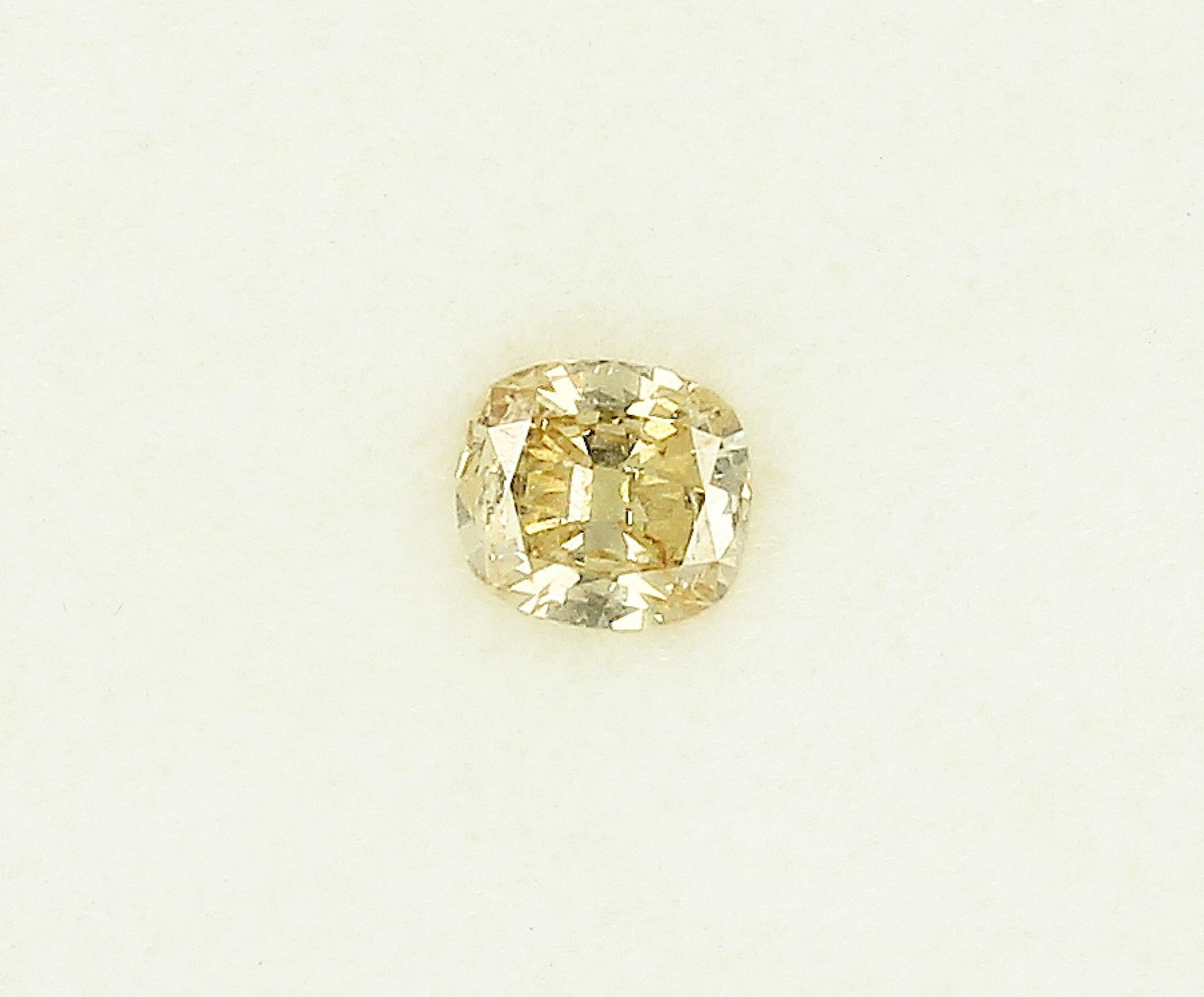 Loser Diamant, 0.28 ct Natural fancy intense orangy yellow/si2, Kissenschliff, mit HRD-Expertise