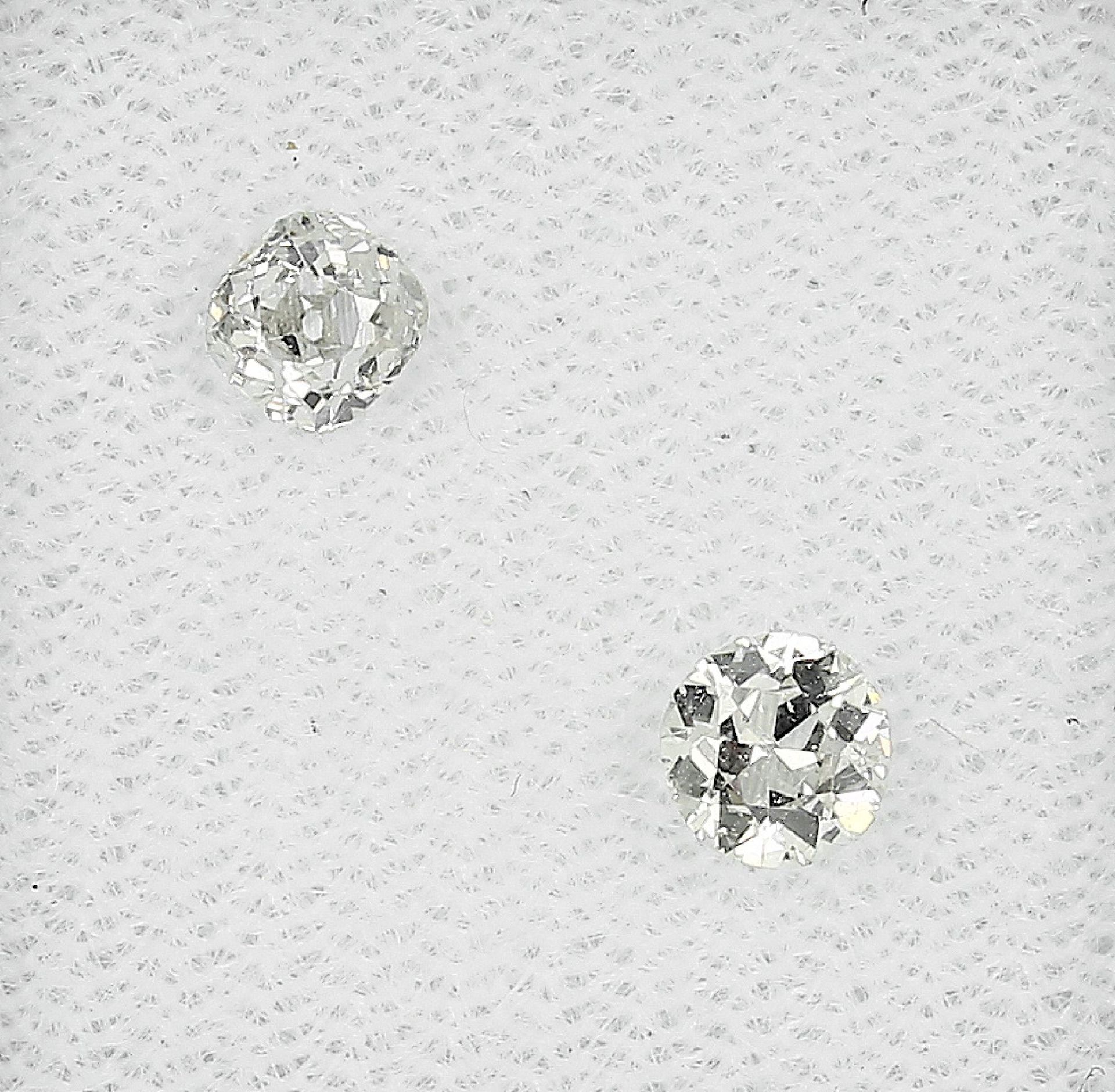 Lot 2 Altschliff-Diamanten zus. 0.51 ct, Weiß/si Schätzpreis: 380, - EURLot 2 old cut diamonds total