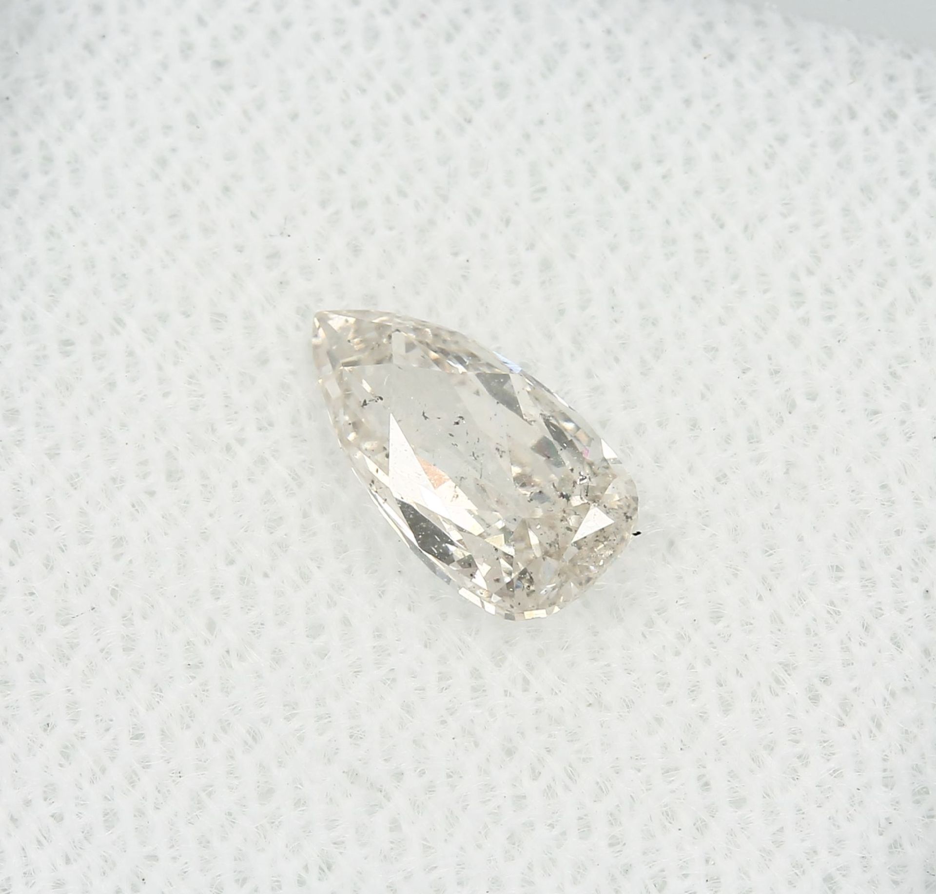 Loser Diamant, 0.71 ct l.get.Weiß+(I)/si2, tropfenf. facett., mit HRD-Expertise Schätzpreis: 1800, - - Bild 3 aus 4