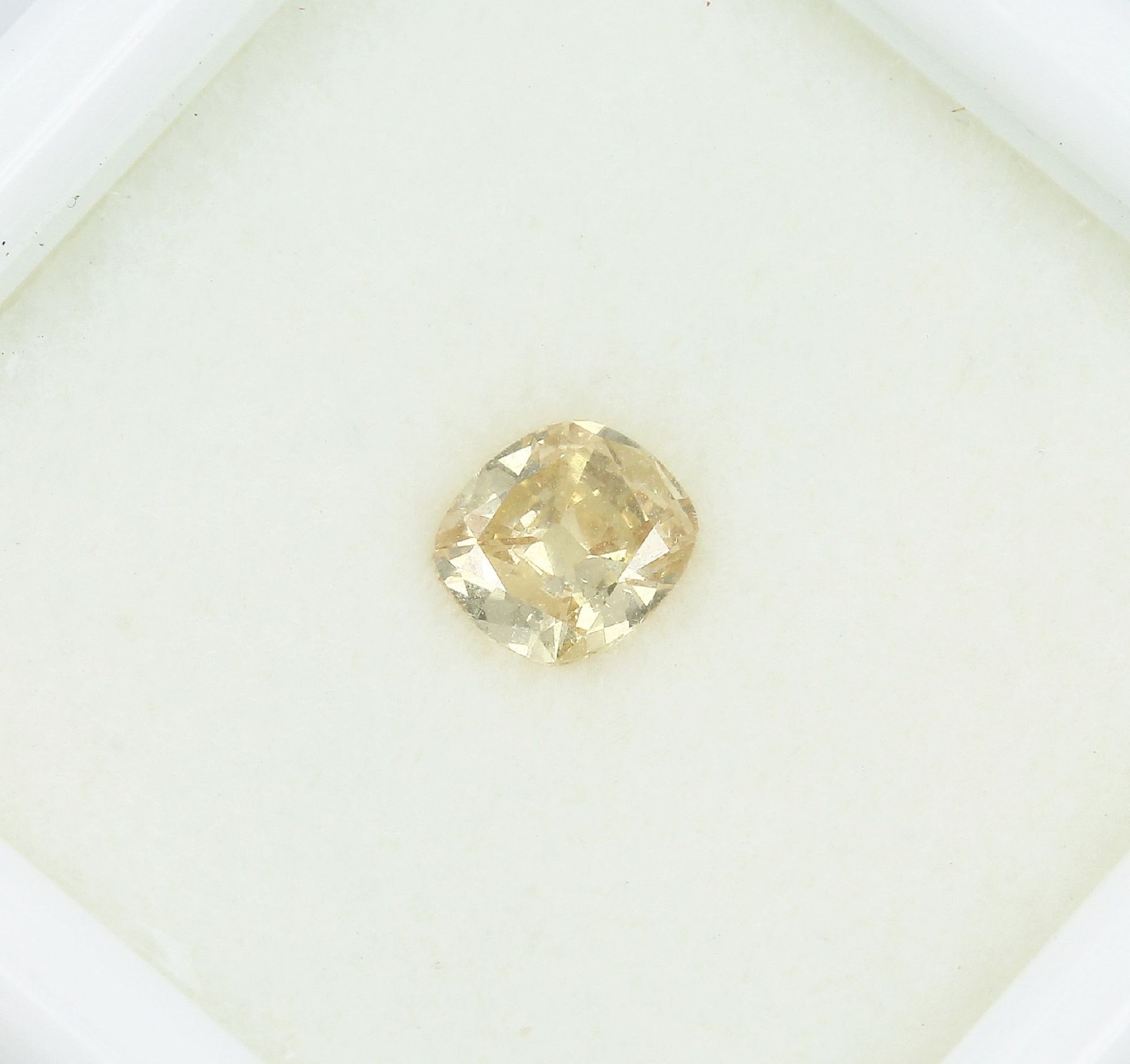 Loser Diamant, 0.28 ct Natural fancy intense orangy yellow/si2, Kissenschliff, mit HRD-Expertise - Bild 2 aus 4