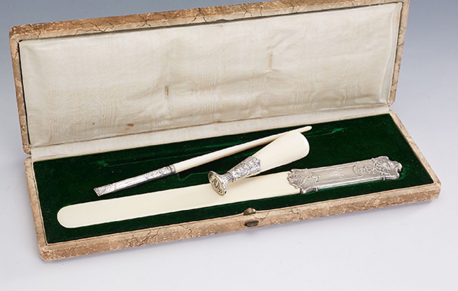 Schreibtischset mit Elfenbein, um 1900, 800er Silber, best. aus: Brieföffner, Petschaft und