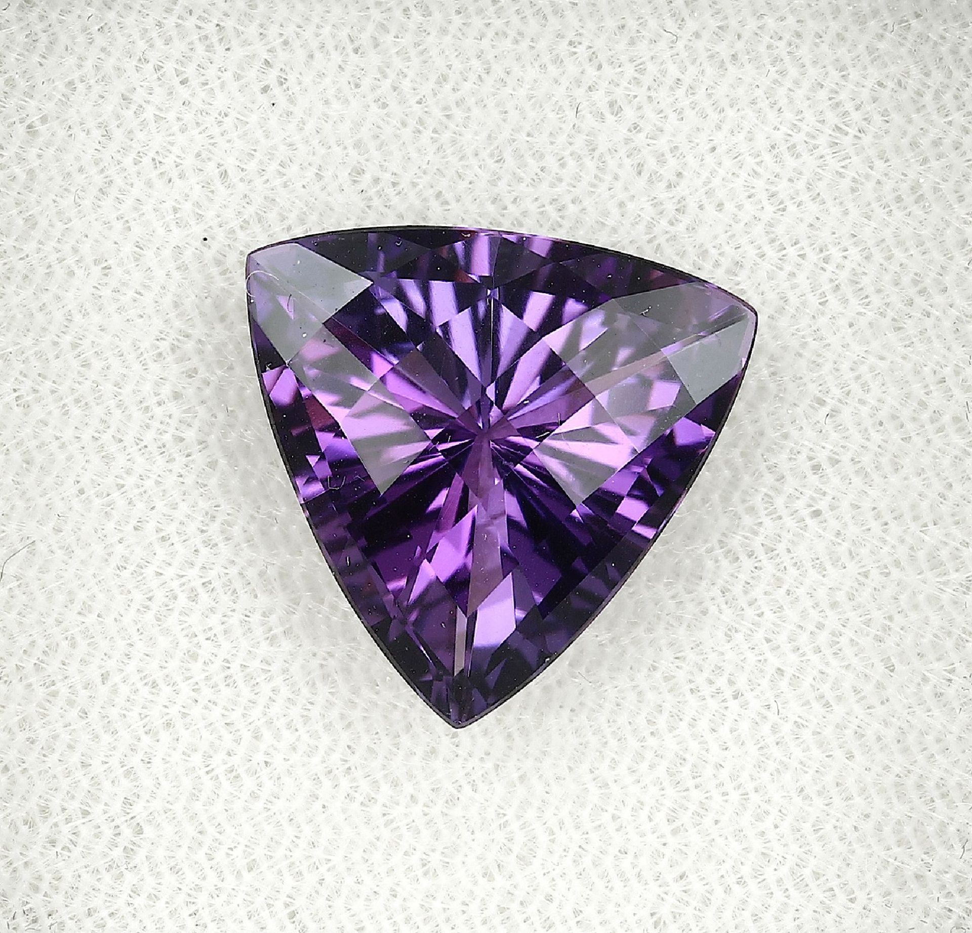 Loser Amethyst facett. 11.60 ct, Fantasieschliff,Loose amethyst , bevelled phantasy cut, 11.60 ct