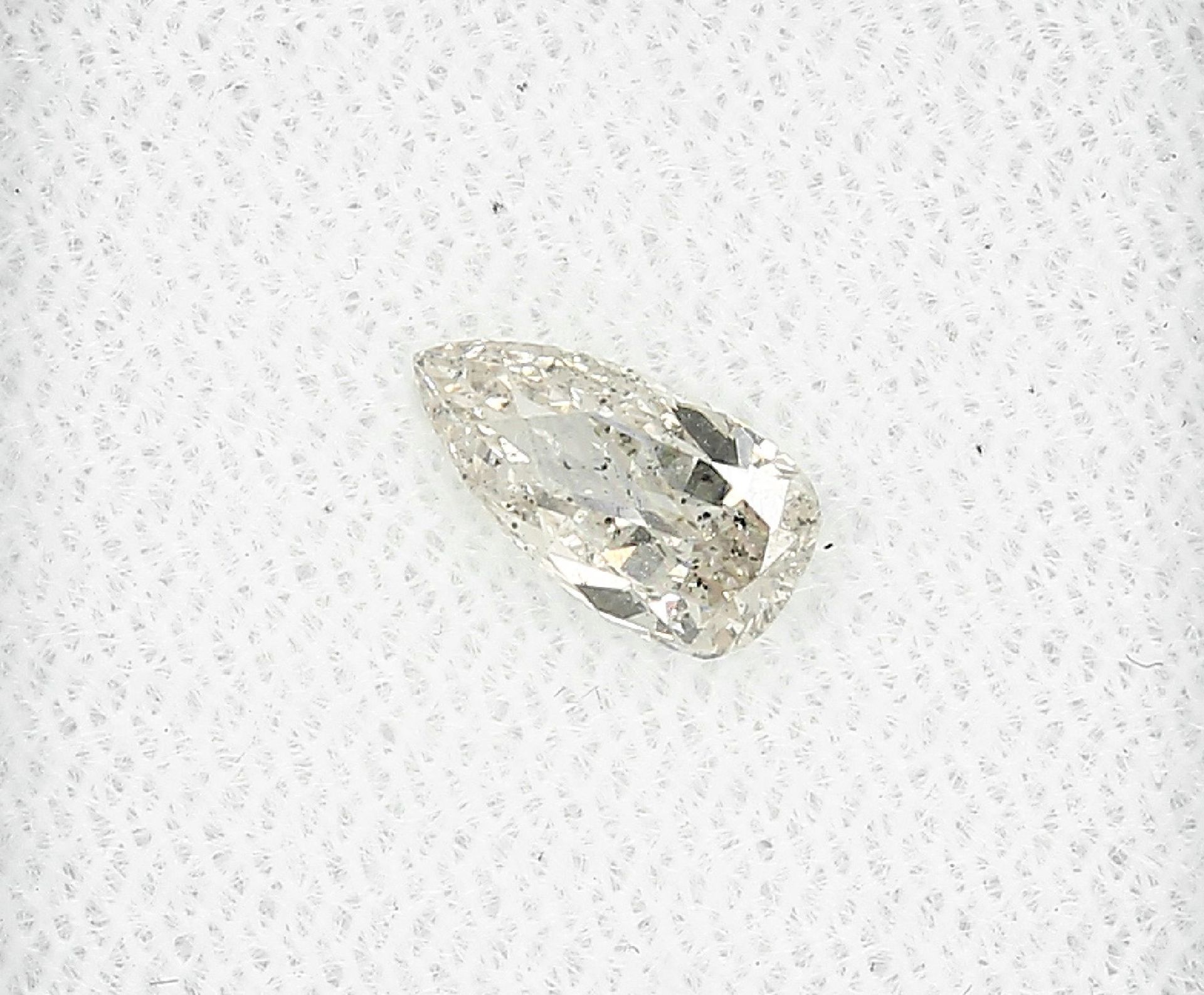Loser Diamant, 0.71 ct l.get.Weiß+(I)/si2, tropfenf. facett., mit HRD-Expertise Schätzpreis: 1800, -