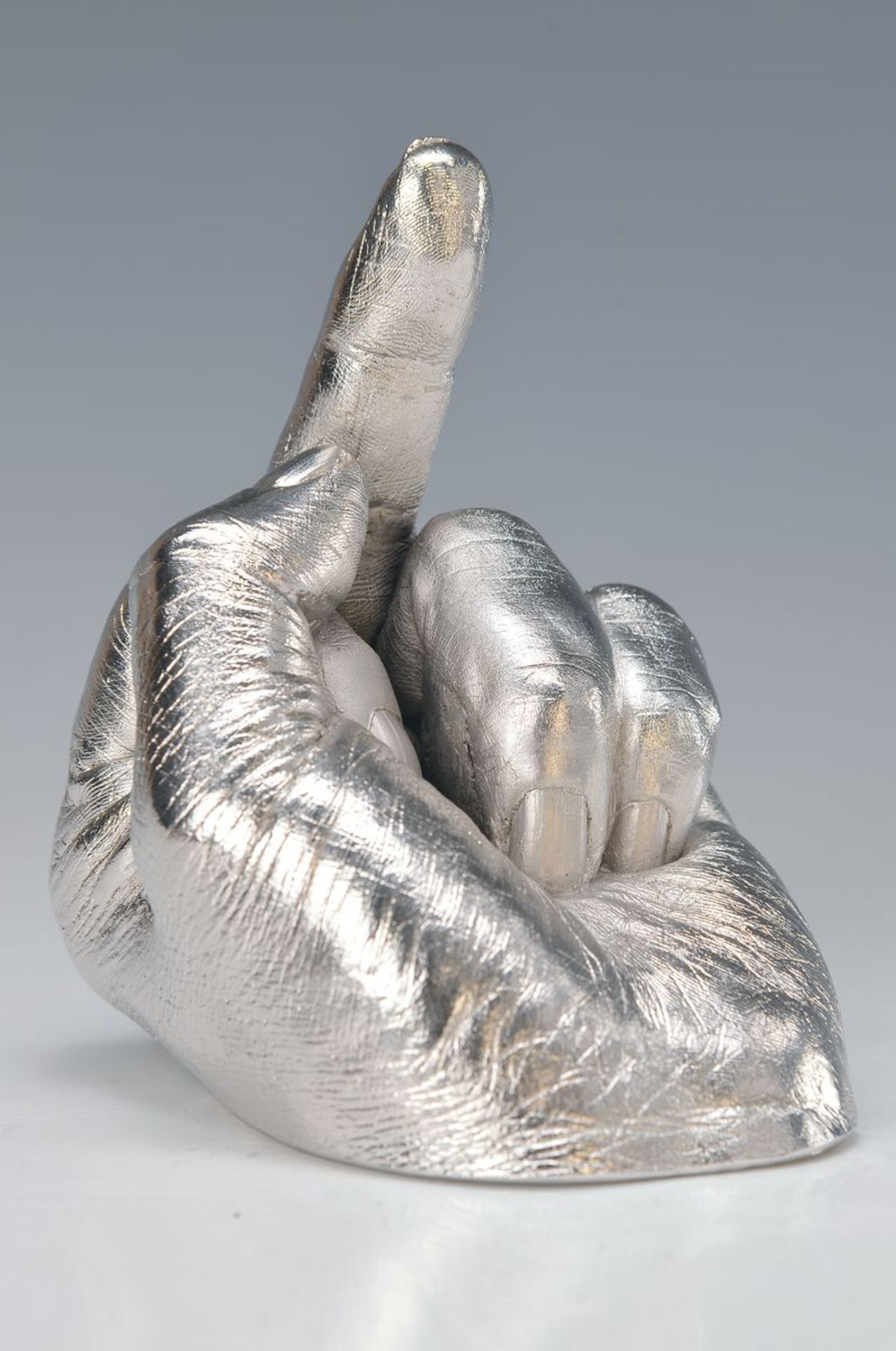 Ai Weiwei, geb. 1957, The artist's Hand, Gips und Polyurethan mit Rhodium galvanisiert, Auflage 1000