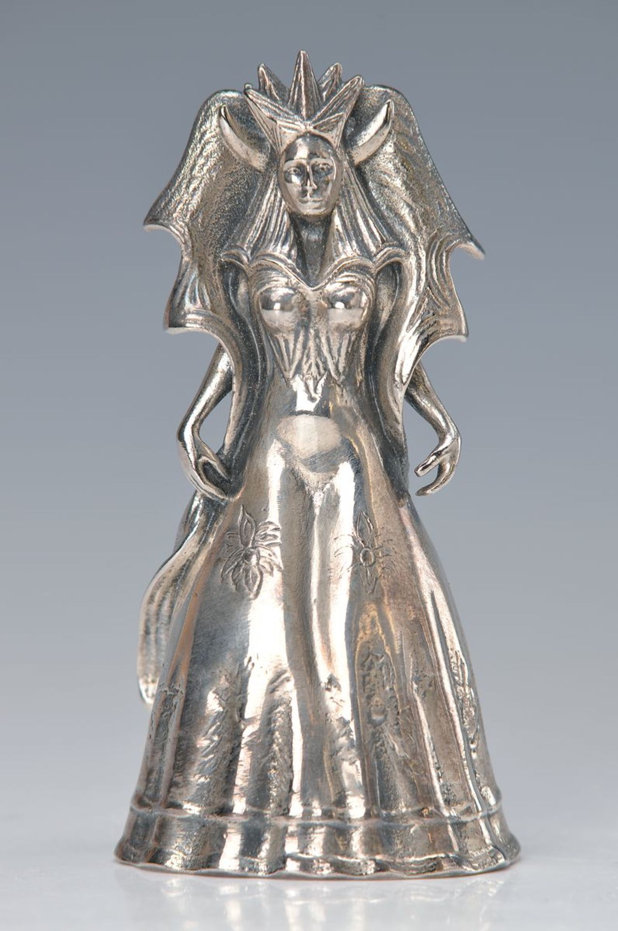 Ernst Fuchs, 1930-2015, Skulptur Königin der Nacht, silberfarbener Metallguss, sign., num. 12, H. 10