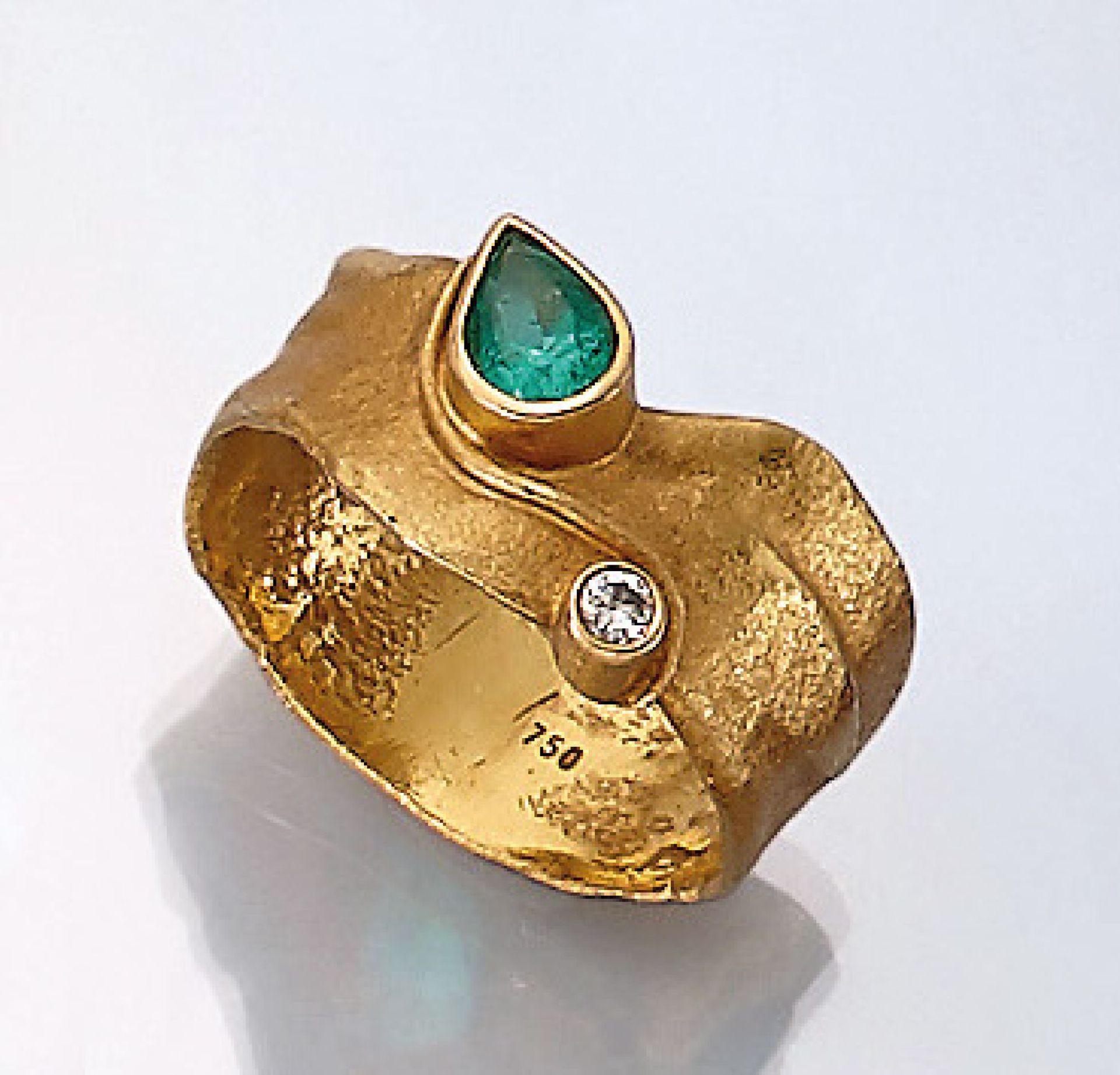 18 kt Gold Designer Ring mit Smaragd und Brillant, GG 750/000, ausgefallenes Design,asymm.