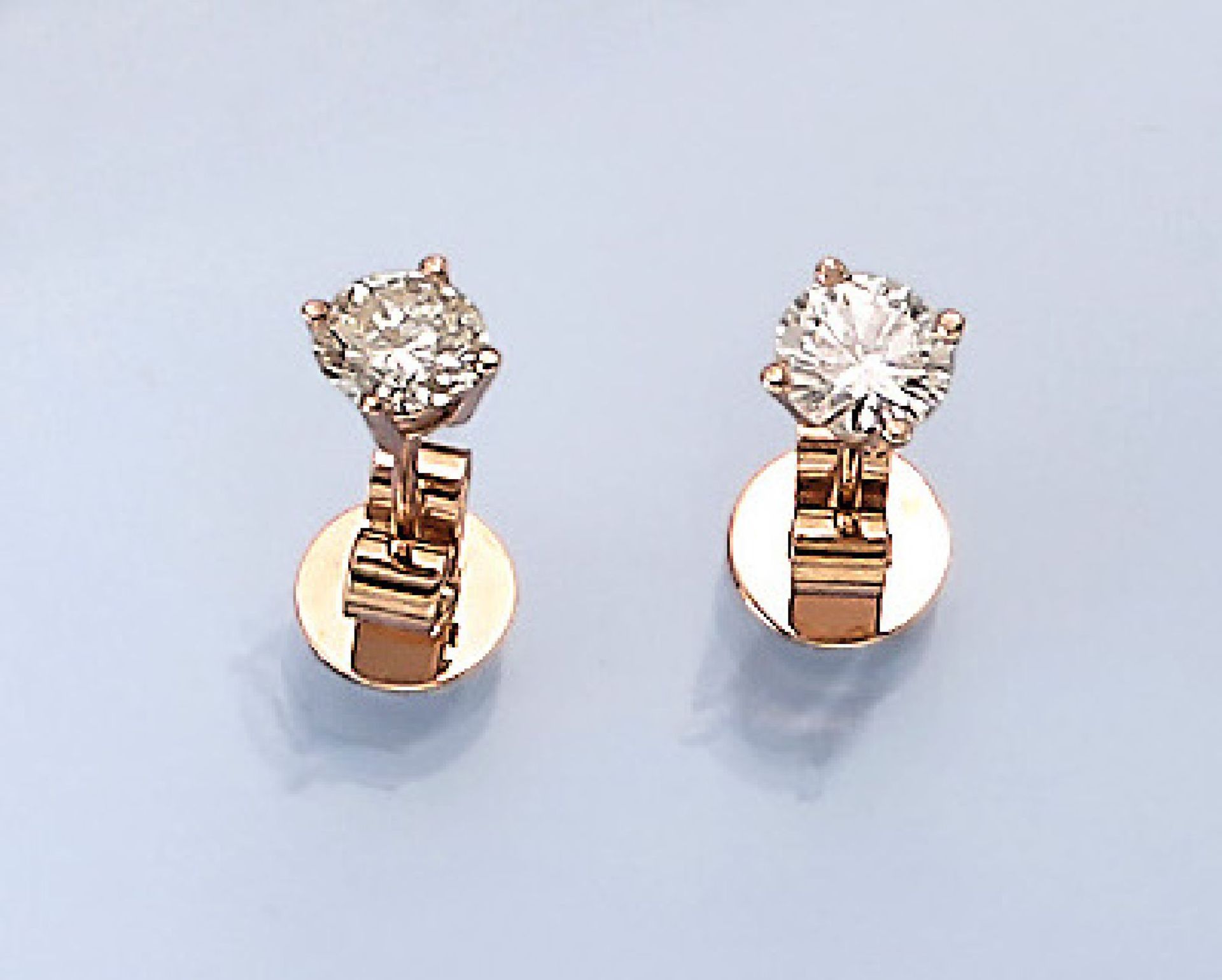 Paar 14 kt Gold Ohrstecker mit Brillanten, RoseG 585/000, 2 Brillanten zus. ca. 0.95 ct Weiß-l.get.