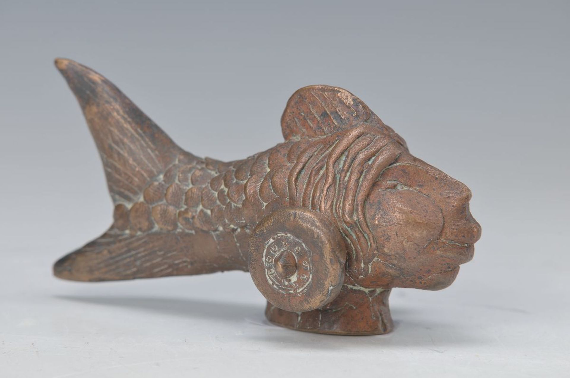 Gernot Rumpf, geb. 1941, Kaiserslautern, Fisch, Bronzeskulptur,Monogramm. , ca. 10x5x5 cmGernot