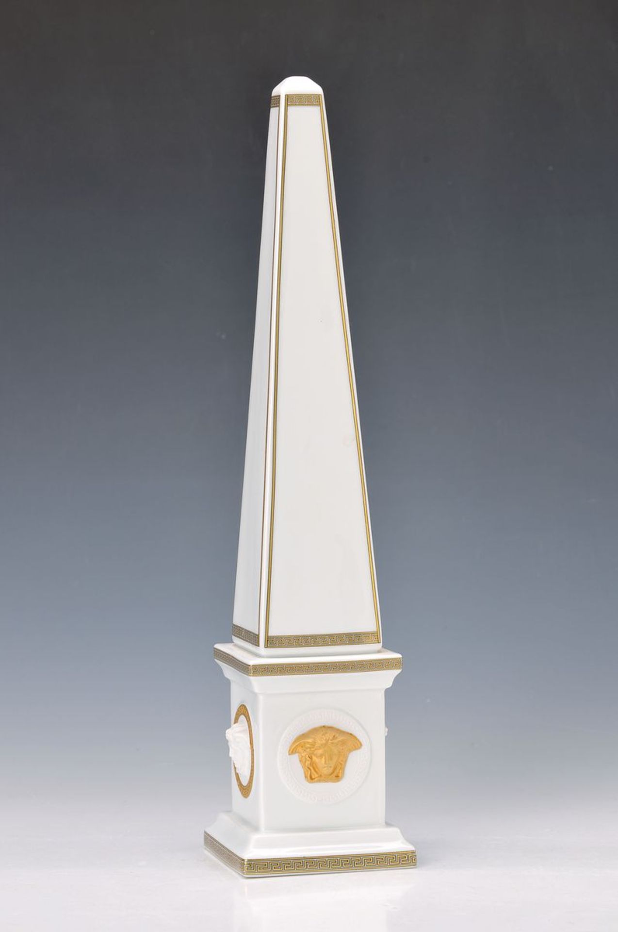 Obelisk, Rosenthal, Modell Gorgone von Gianni Versace, Goldstaffage, H. ca. 38cmObelisk,