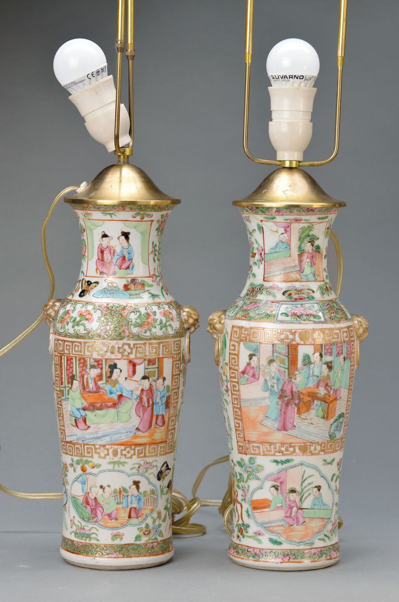 Paar Tischlampen/Vasen, China, um 1880/1900, sog. Kantonporzellan, mit reicher, polychromer