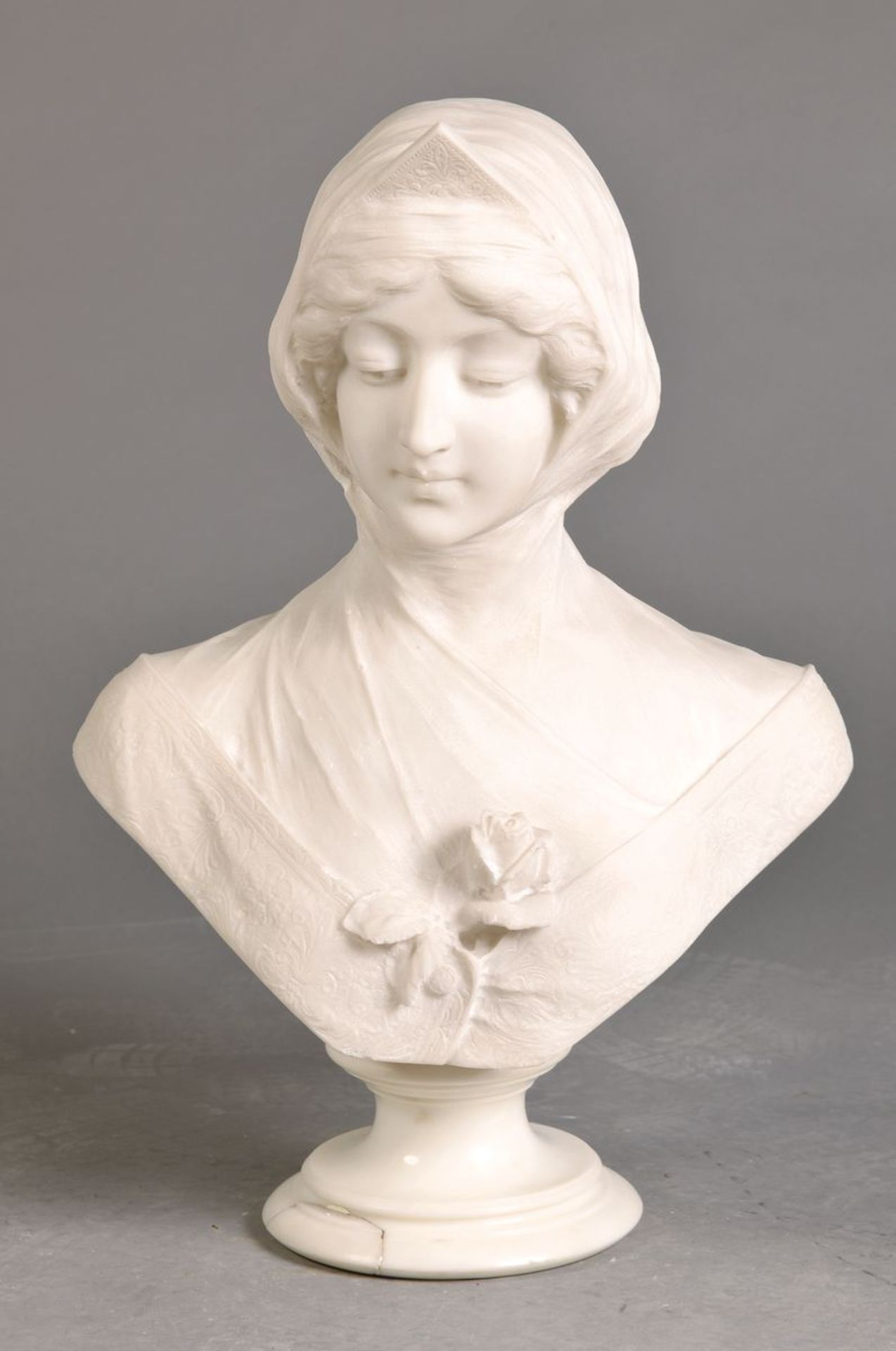 Joseph Frugoni, 1897 - 1923, Marmor, Büste einer Frau mit Rose, feine Arbeit, schönes
