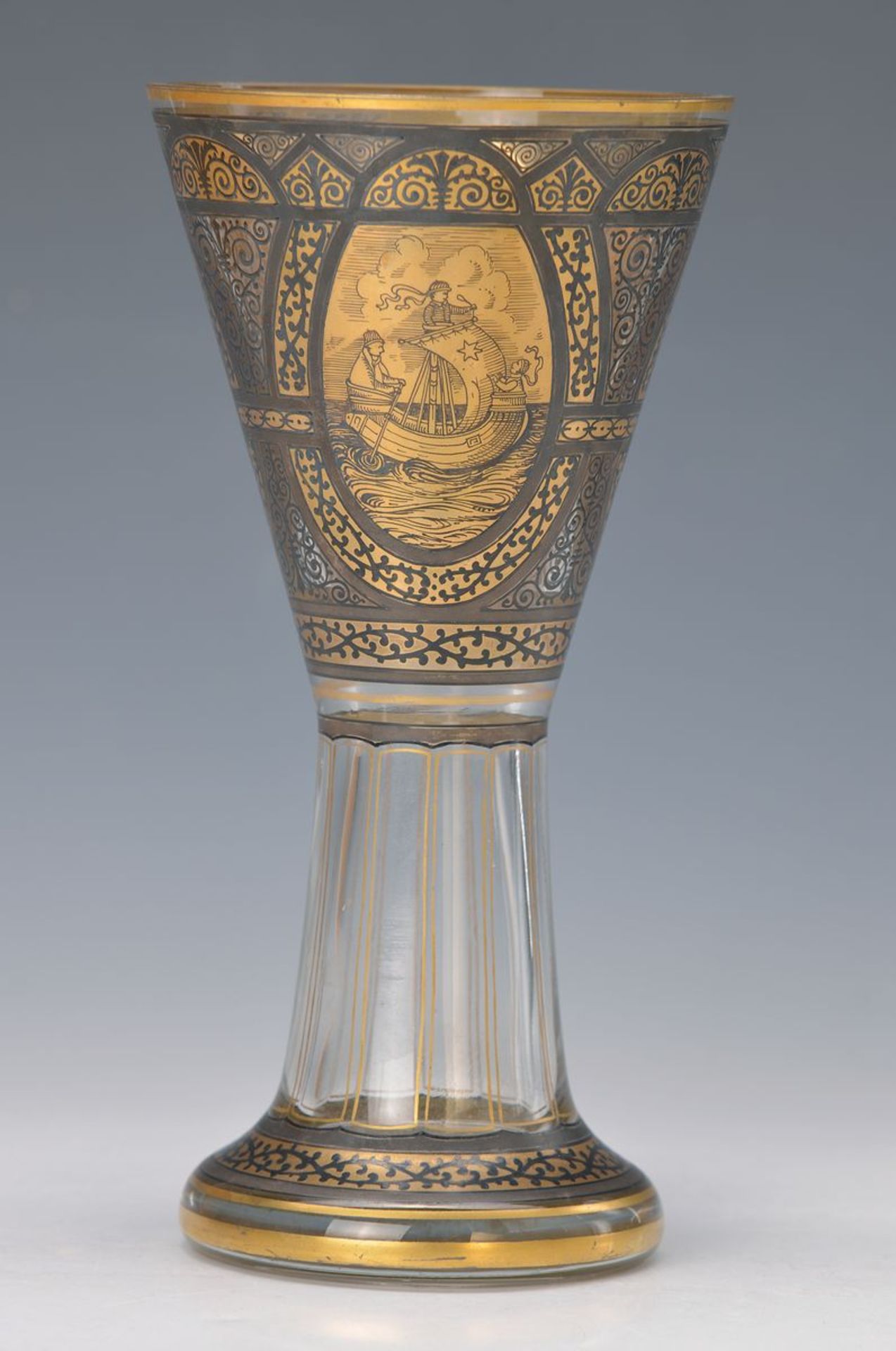 Pokalglas, Steinschönau, um 1920, farbloses Glas reich vergoldet und mit feiner Schwarzlotmalerei,