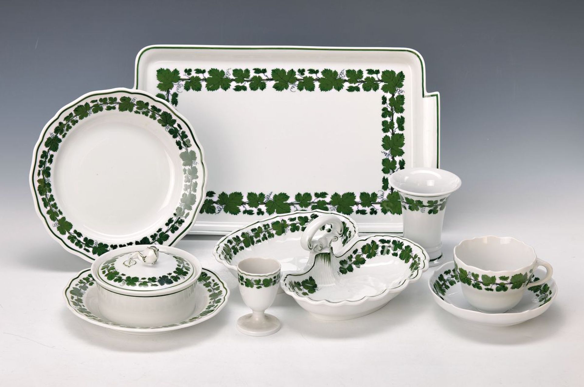 Frühstücksservice, Grüner Weinkranz, Meissen, 1950-70, 6 Tasse mit Untertassen (1x 2.W.), 6