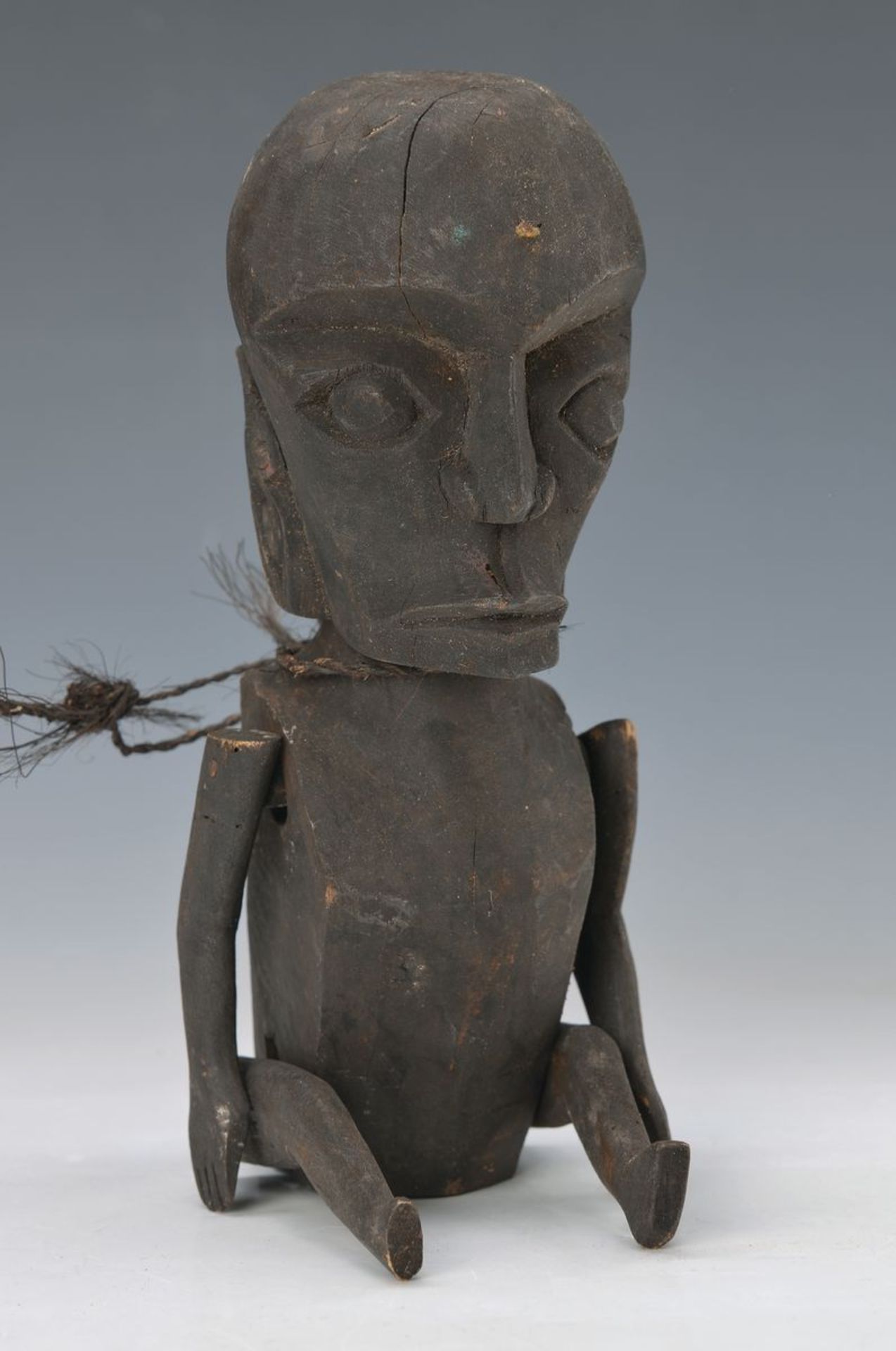 Ahnenfigur der Ekoi, Westafrika, ca. 60-70 Jahre alt, Holz geschnitzt mit beweglichen Armen und