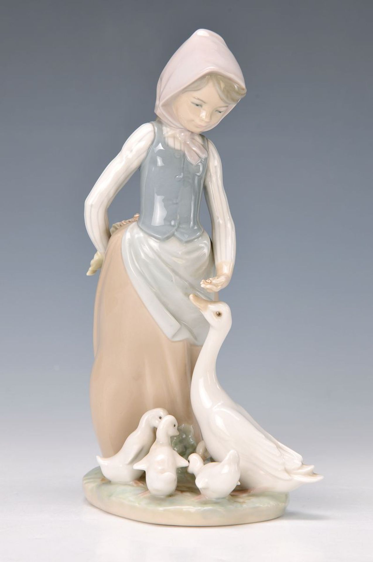Fünf Porzellanfiguren, Lladro, Spanien, 2. Hälfte 20. Jh., Unterglasurbemalung, Gänsemagd, Mädchen - Bild 3 aus 5