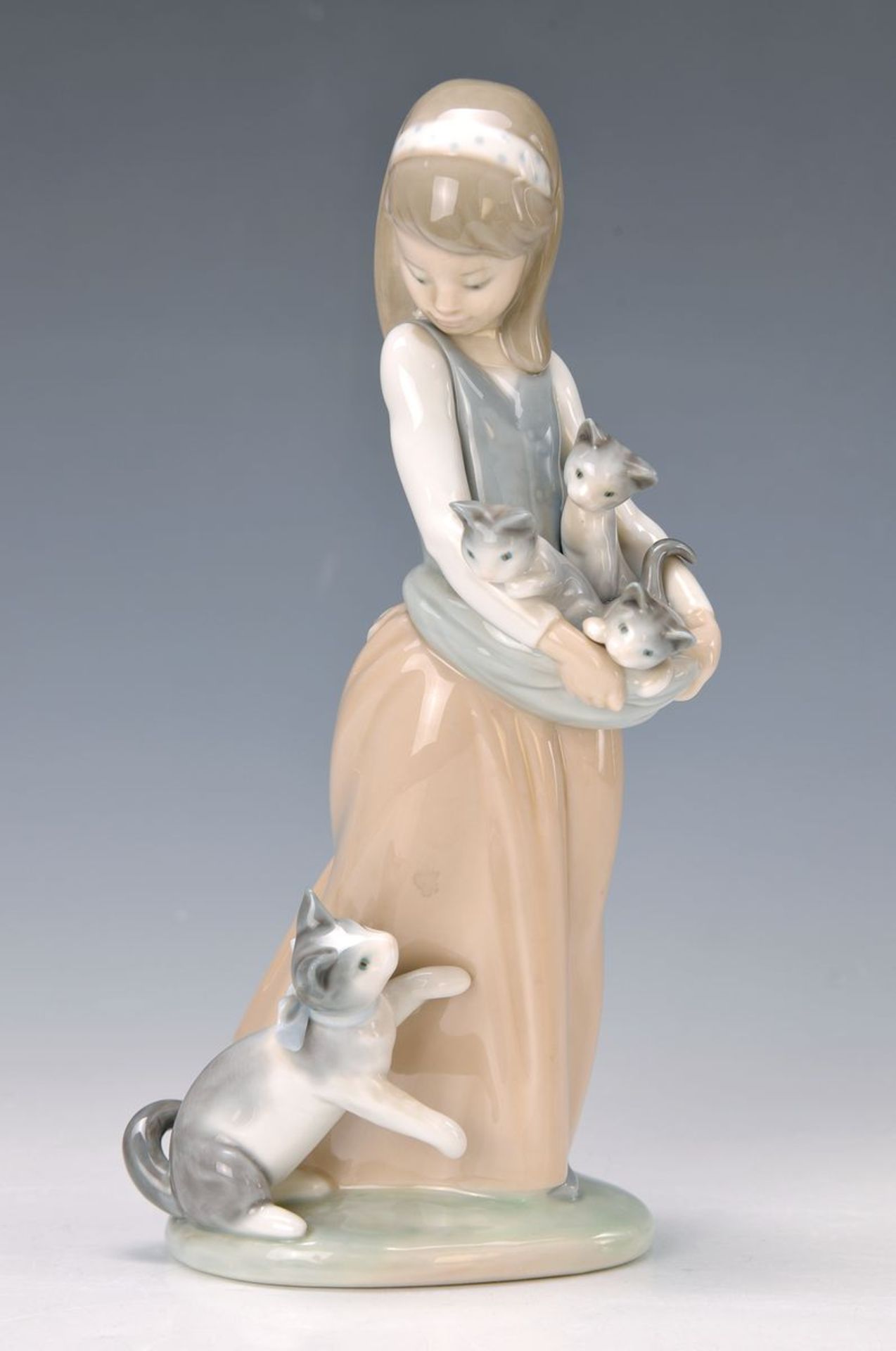 Fünf Porzellanfiguren, Lladro, Spanien, 2. Hälfte 20. Jh., Unterglasurbemalung, Gänsemagd, Mädchen - Bild 4 aus 5