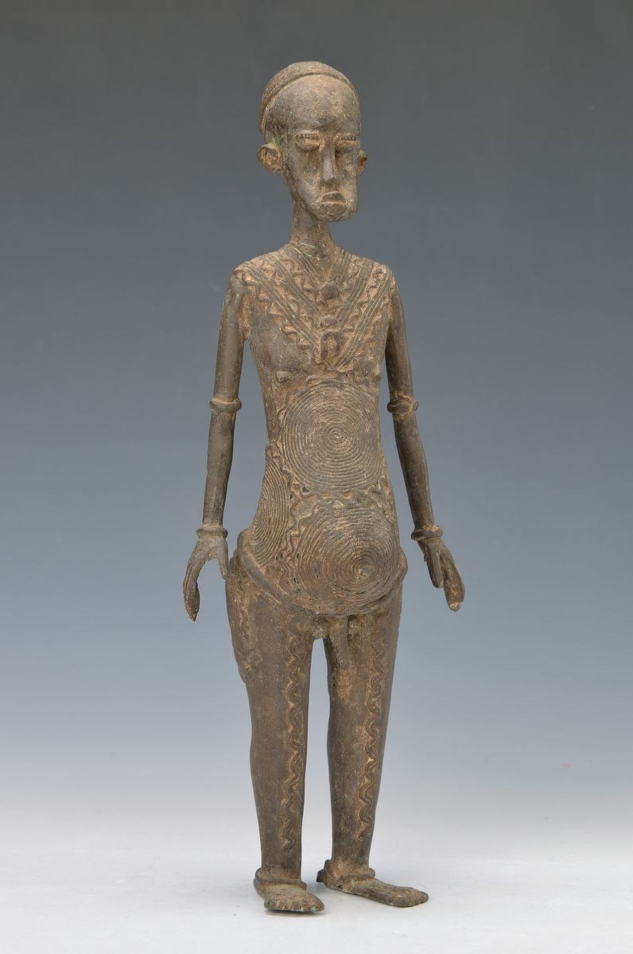Ahnenfigur, Baule, Mali, ca. 30-40 Jahre alt, Bronze, stehender Ahne mit reichem Verzierungen,